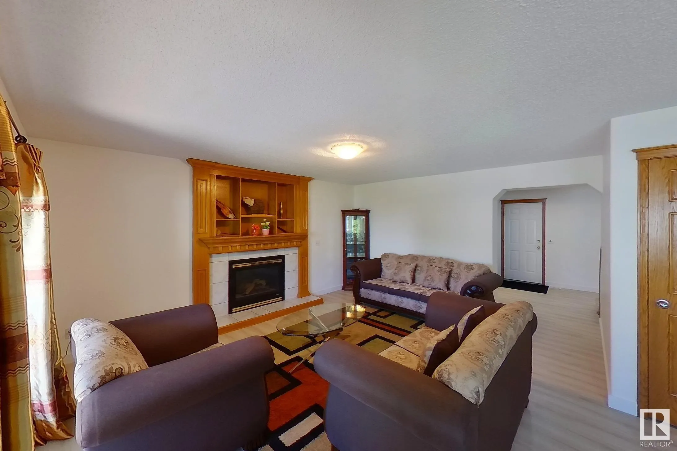 41 HAMPTON Crescent