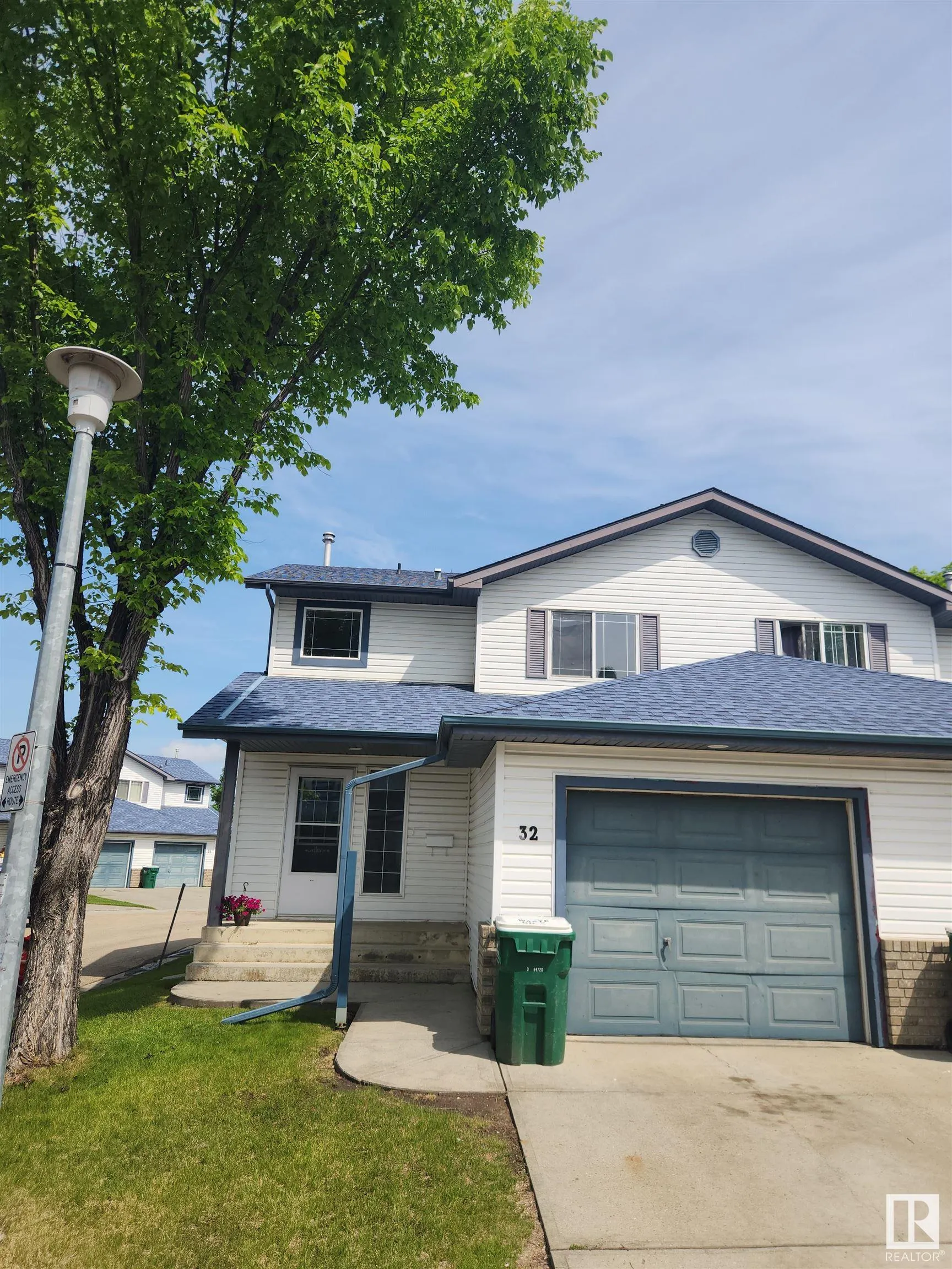 3 GROVE MEADOW Drive