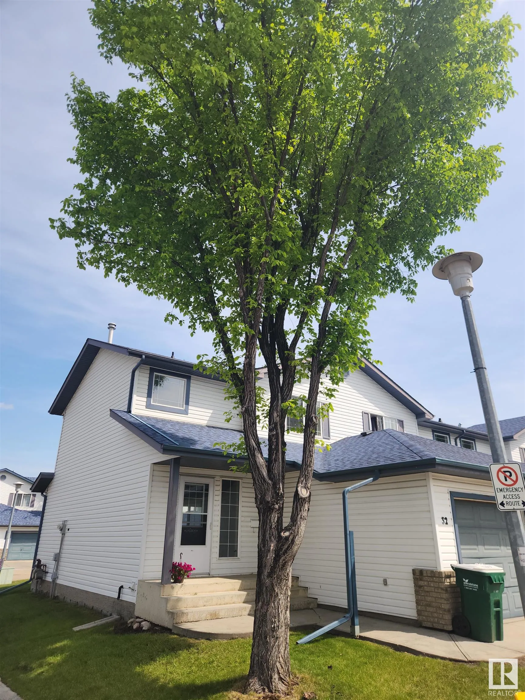 3 GROVE MEADOW Drive