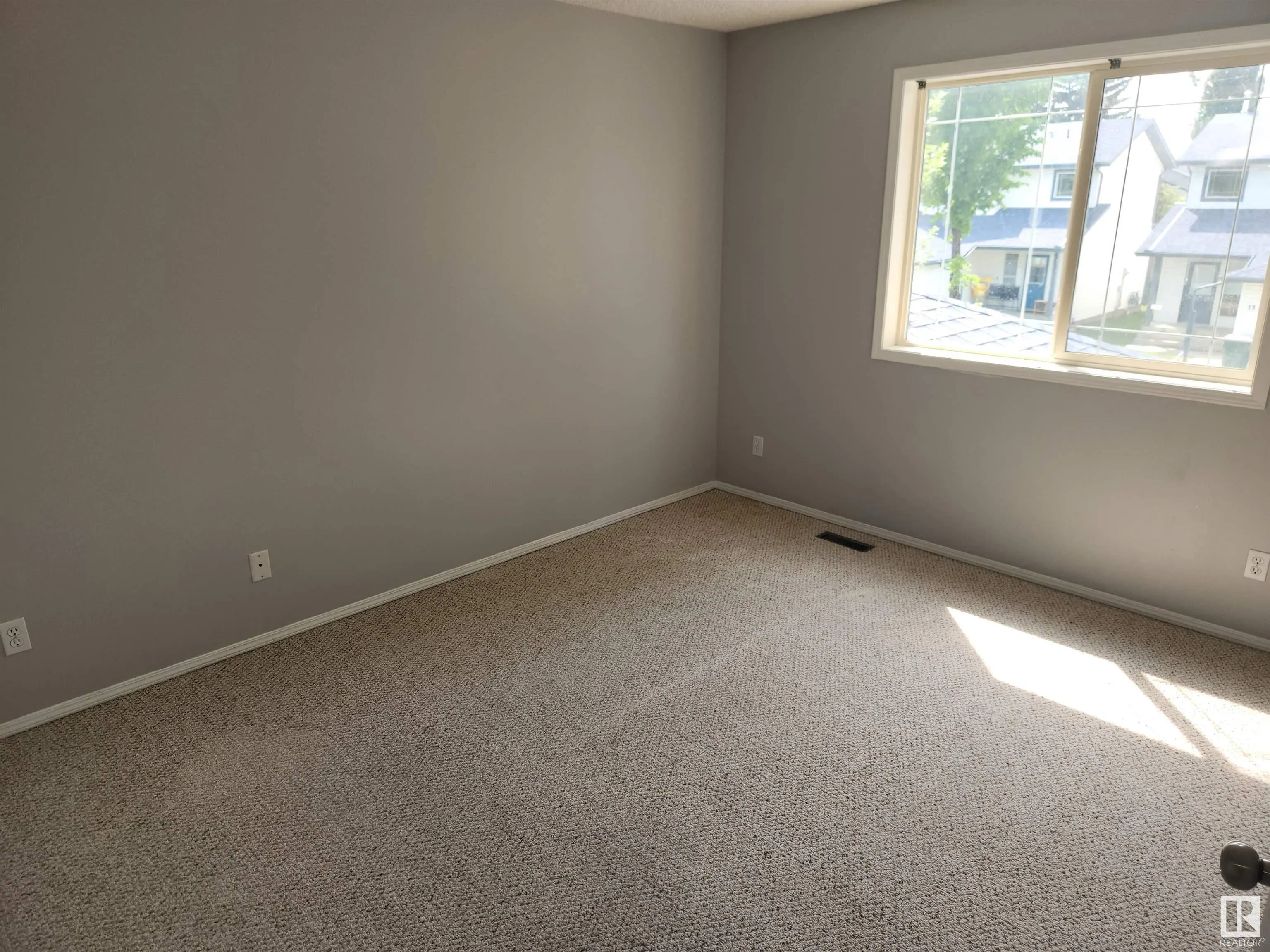 3 GROVE MEADOW Drive