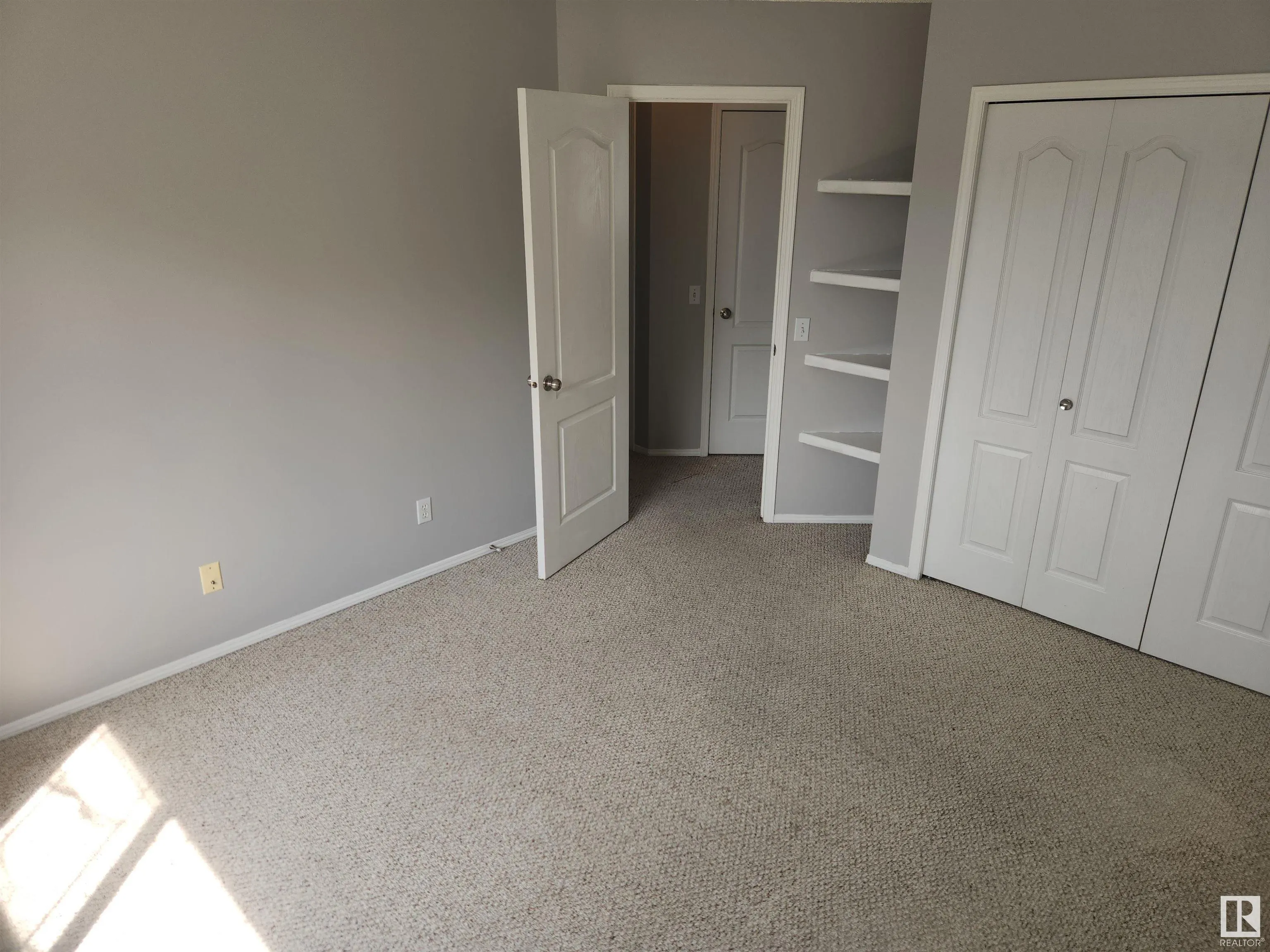 3 GROVE MEADOW Drive