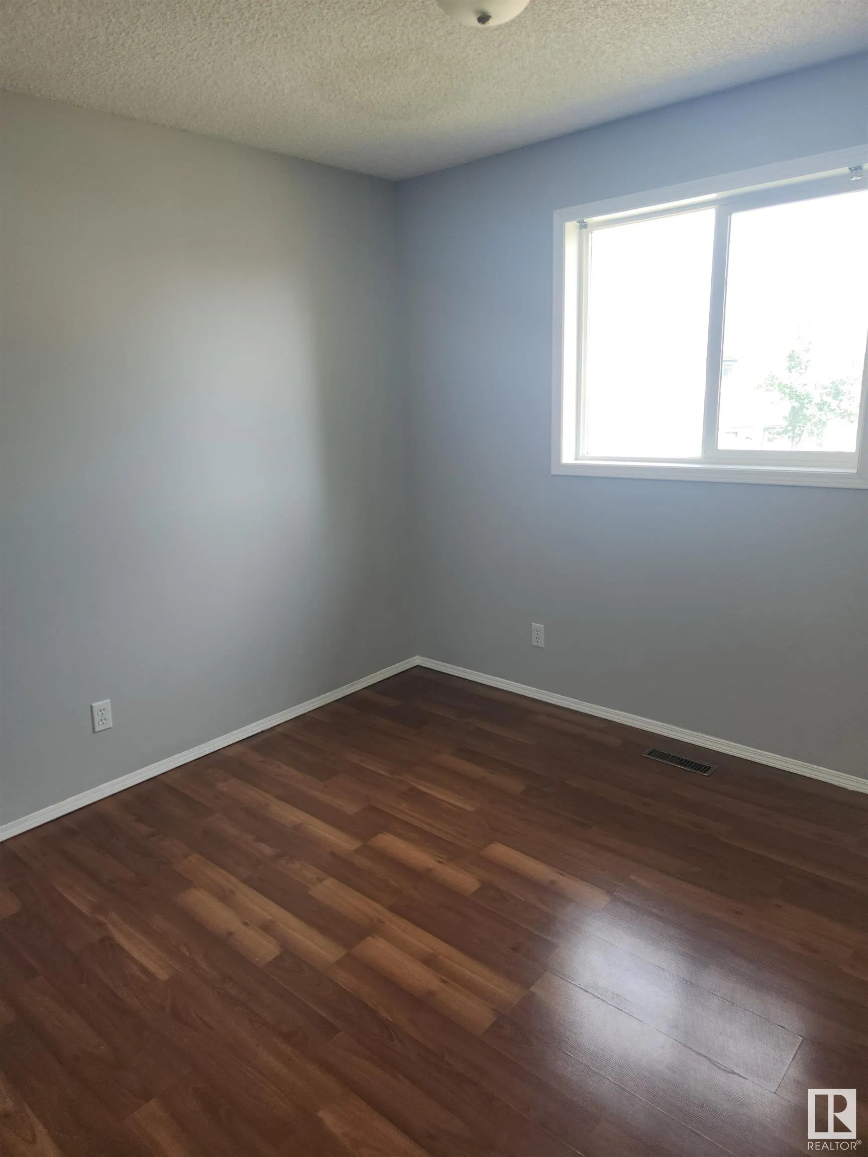 3 GROVE MEADOW Drive