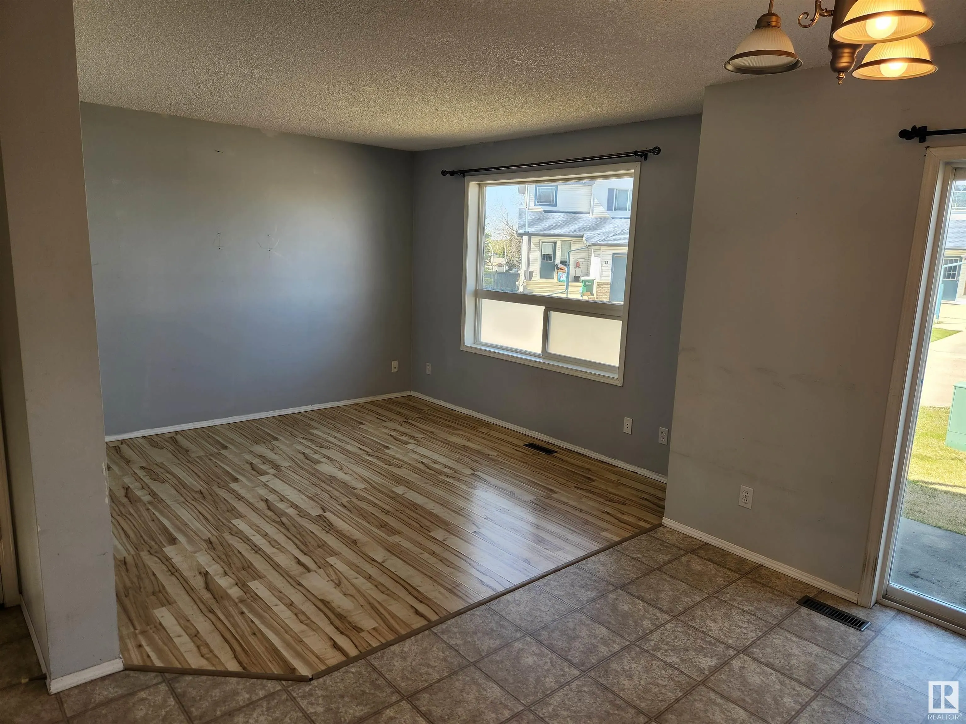 3 GROVE MEADOW Drive