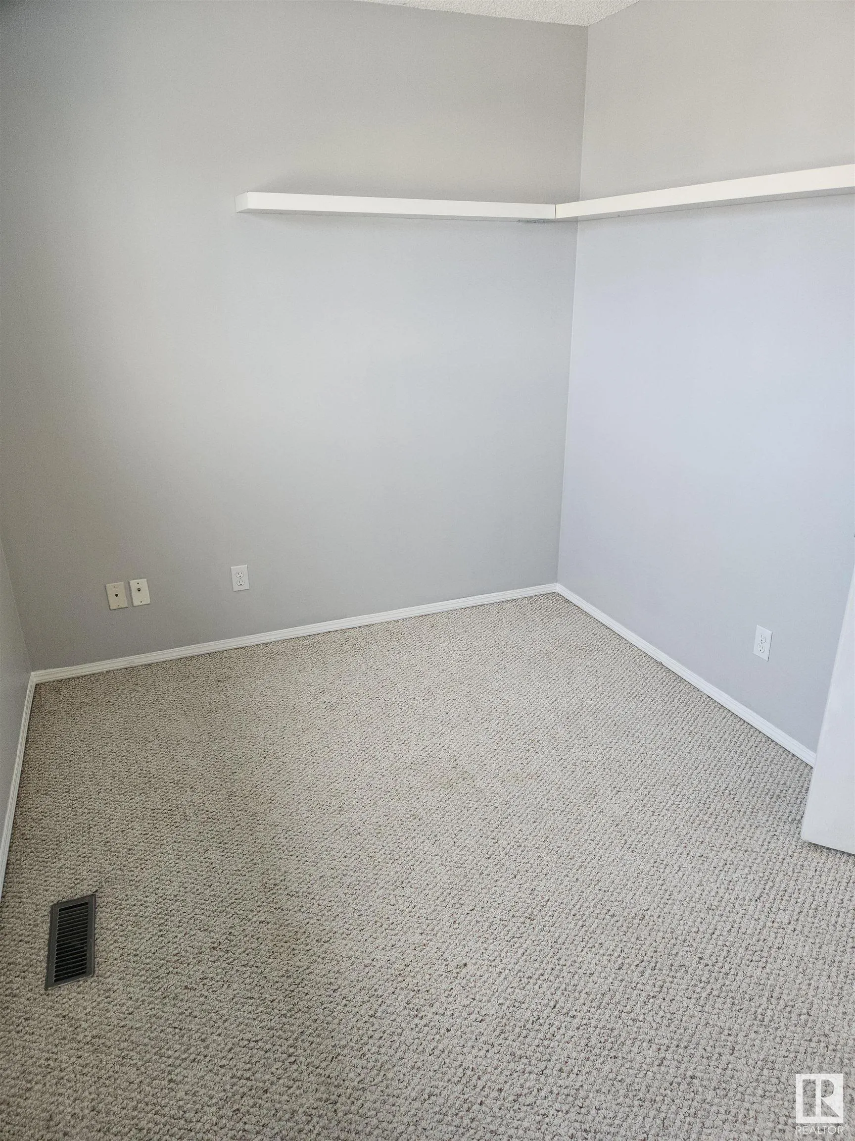 3 GROVE MEADOW Drive