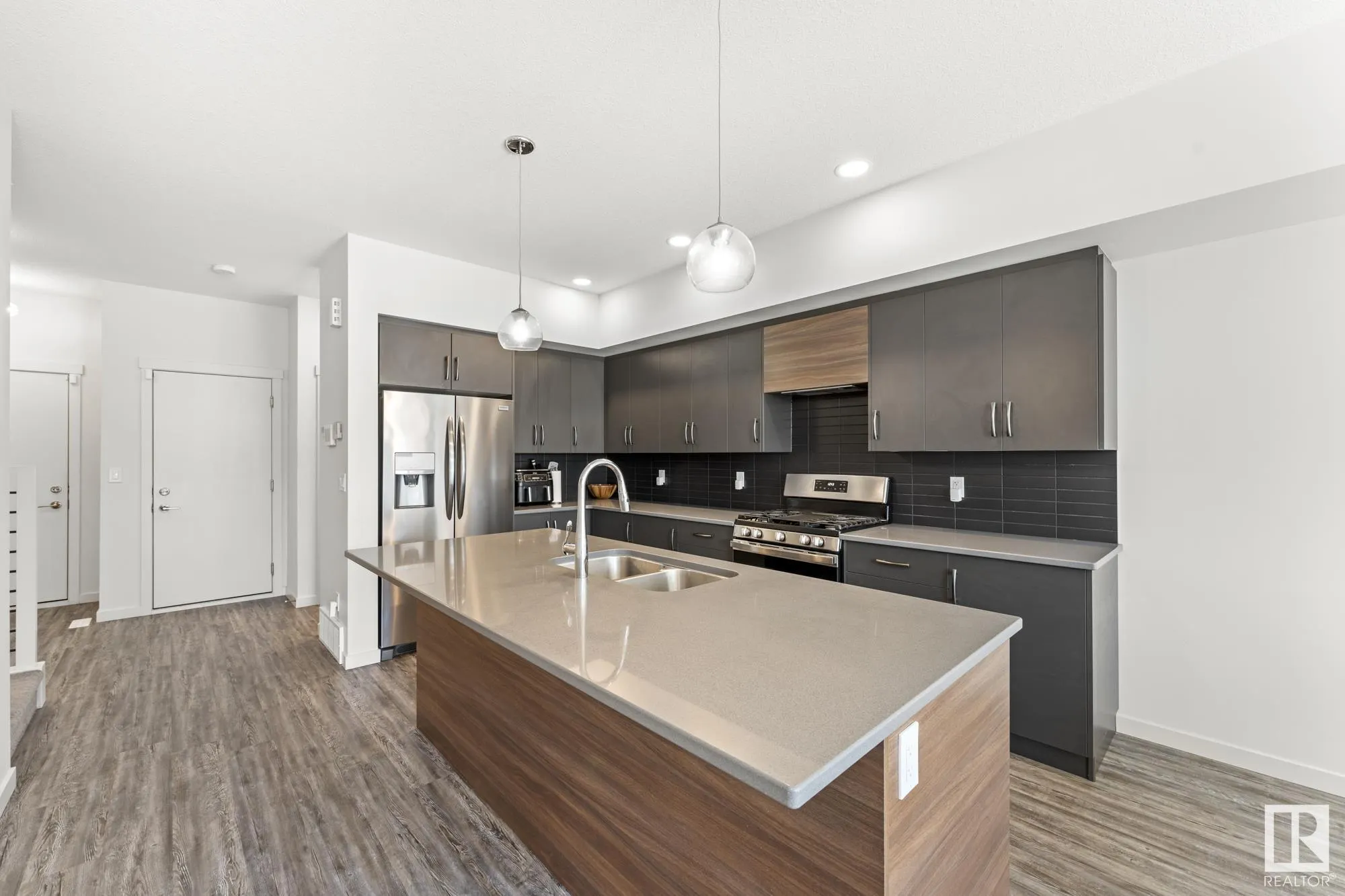 50 EDINBURGH CRT