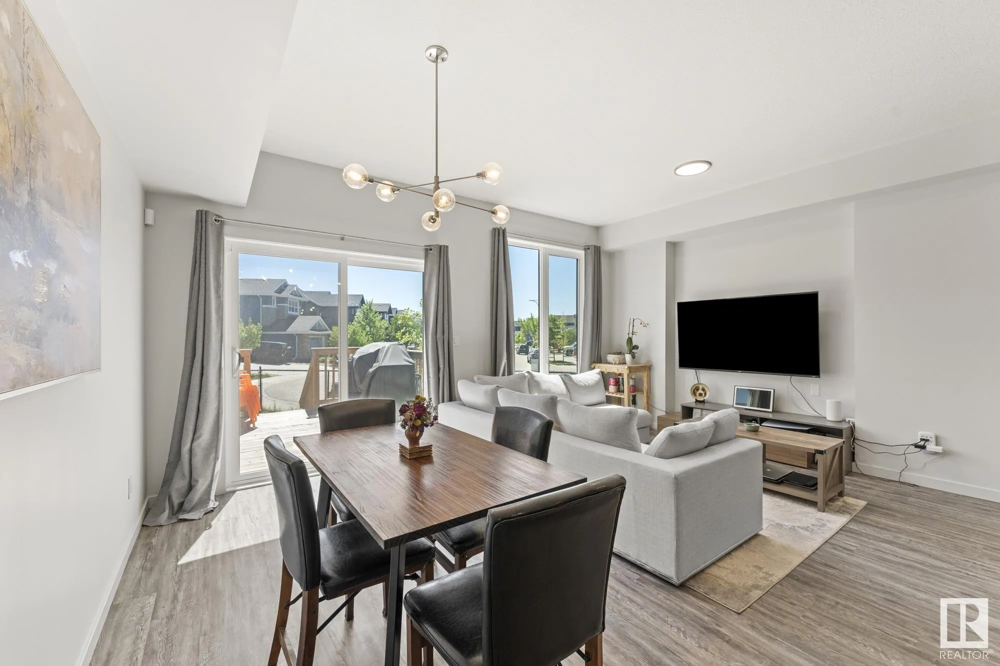 50 EDINBURGH CRT