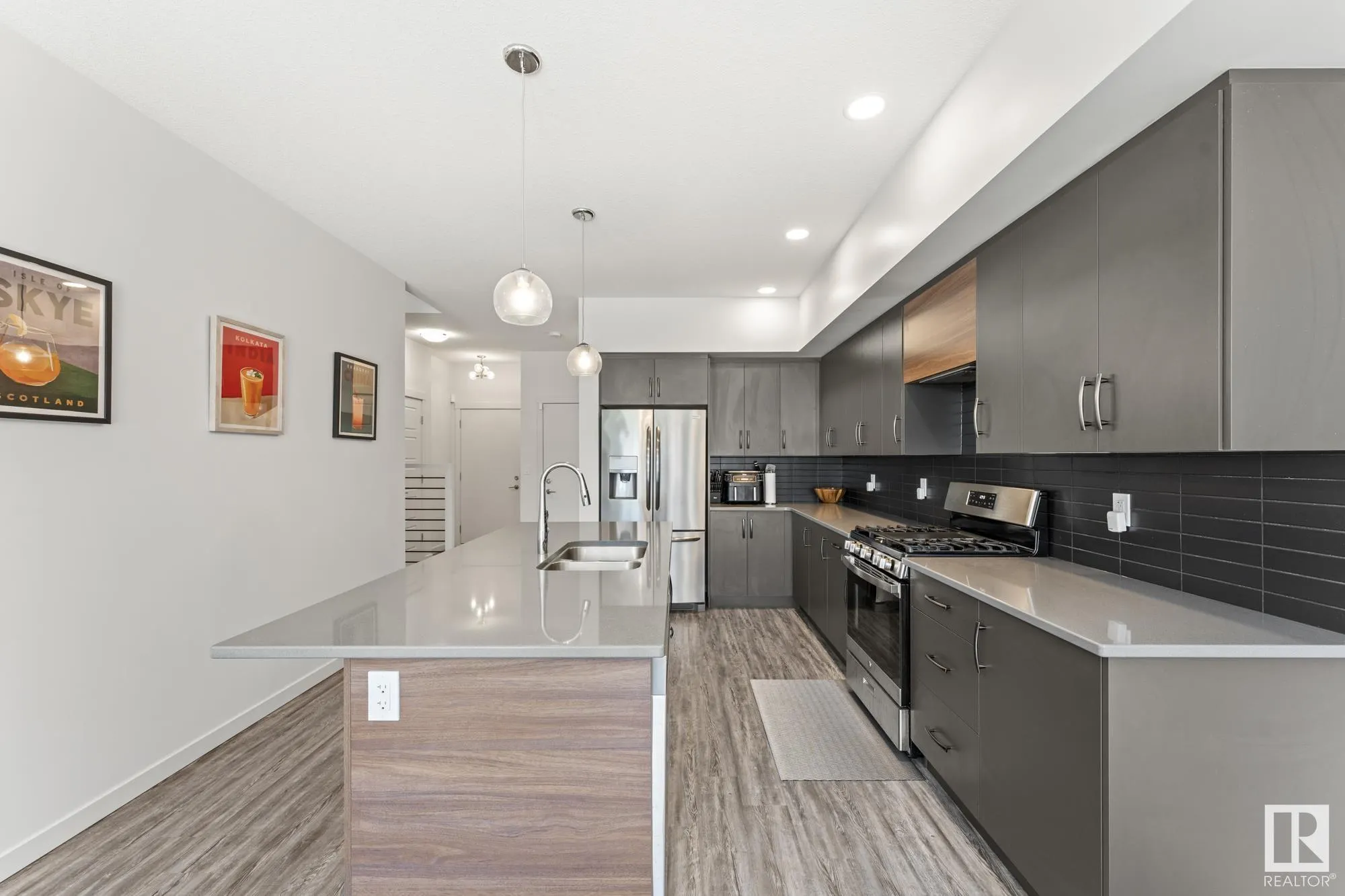 50 EDINBURGH CRT