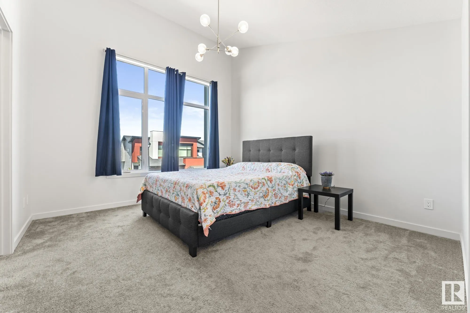 50 EDINBURGH CRT