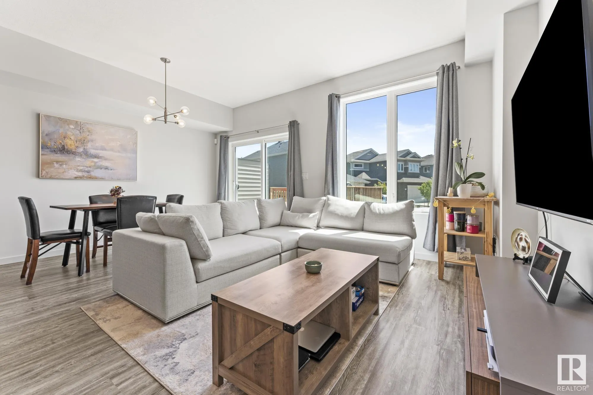 50 EDINBURGH CRT
