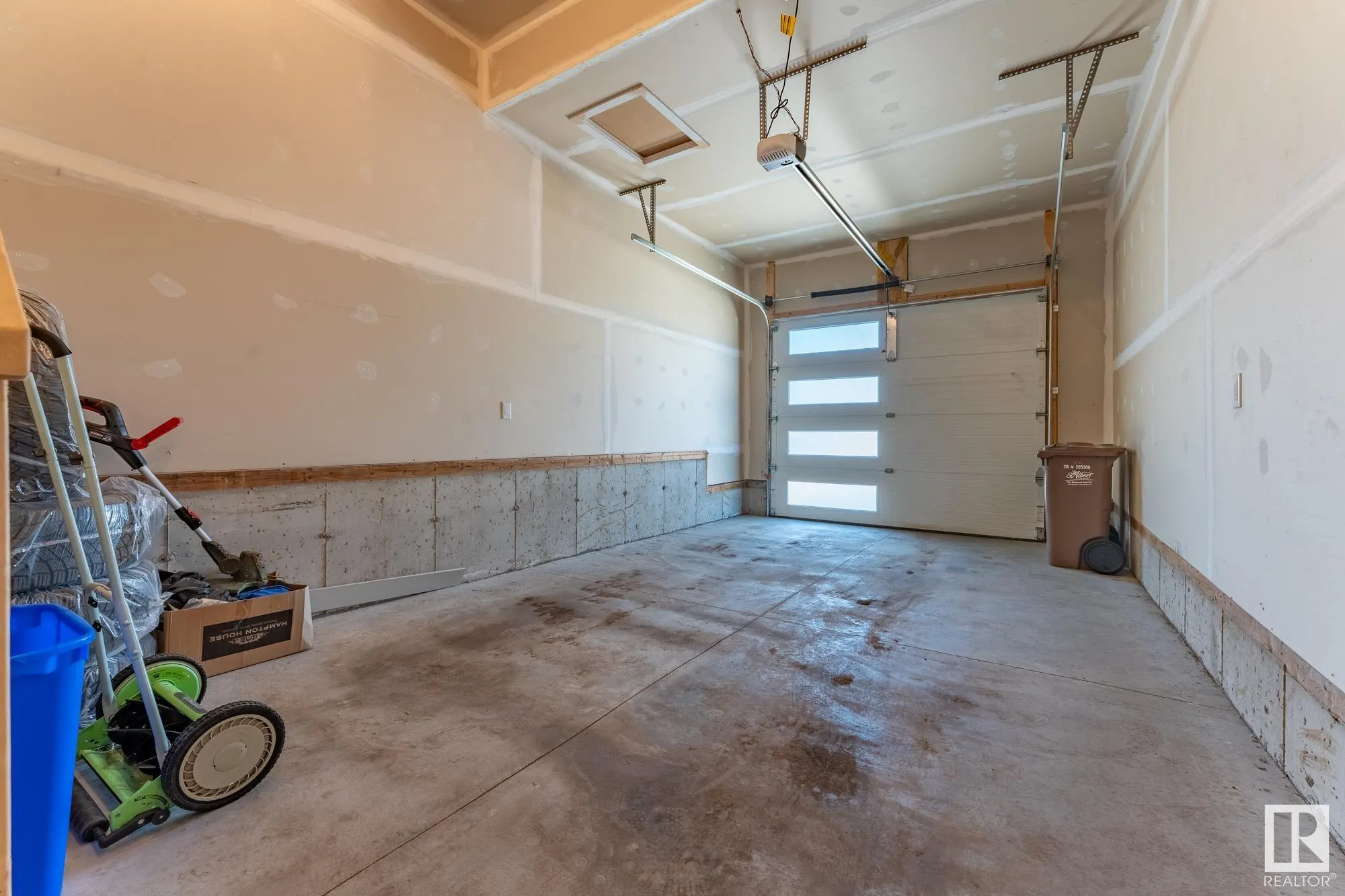 50 EDINBURGH CRT