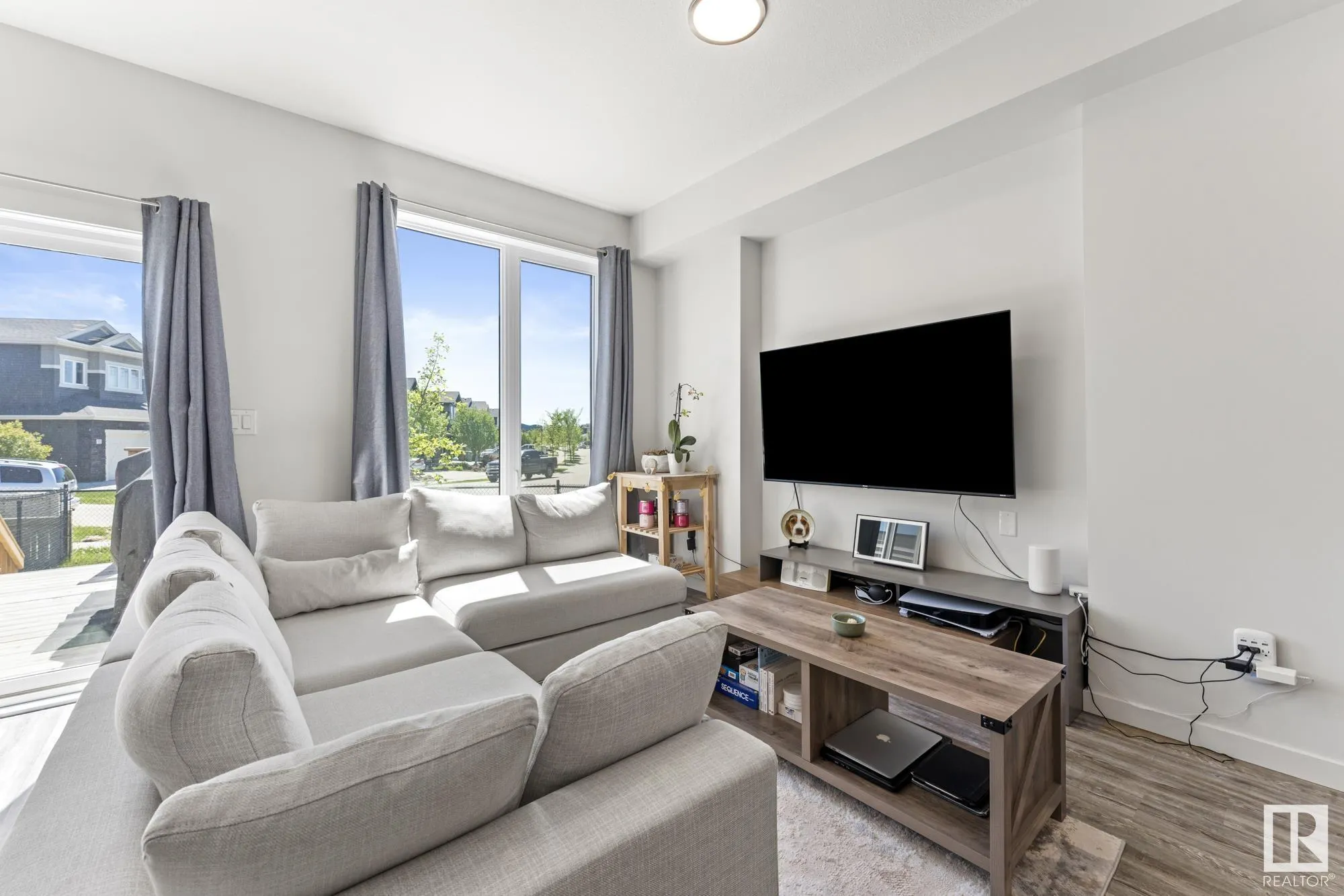 50 EDINBURGH CRT