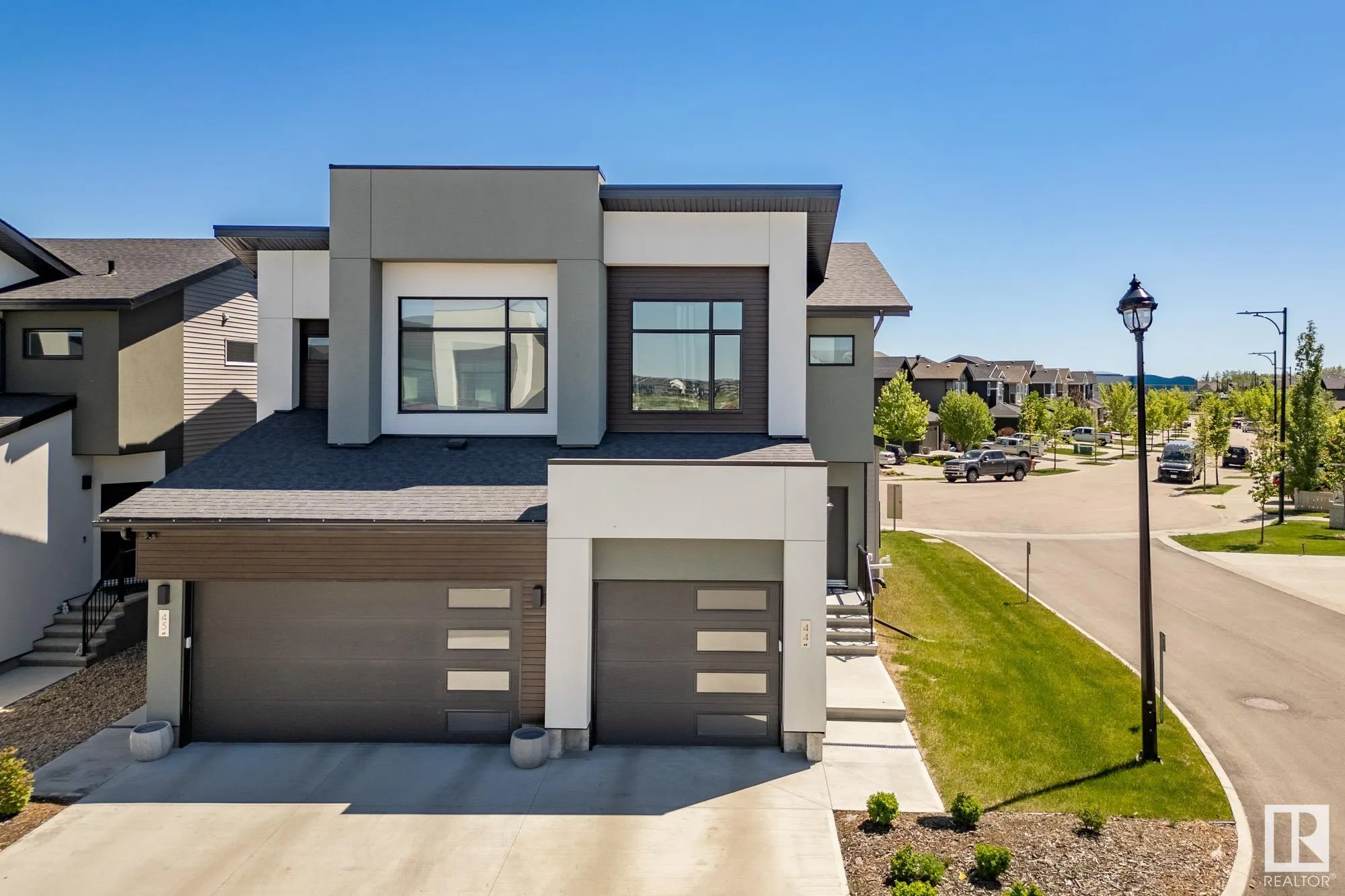 50 EDINBURGH CRT