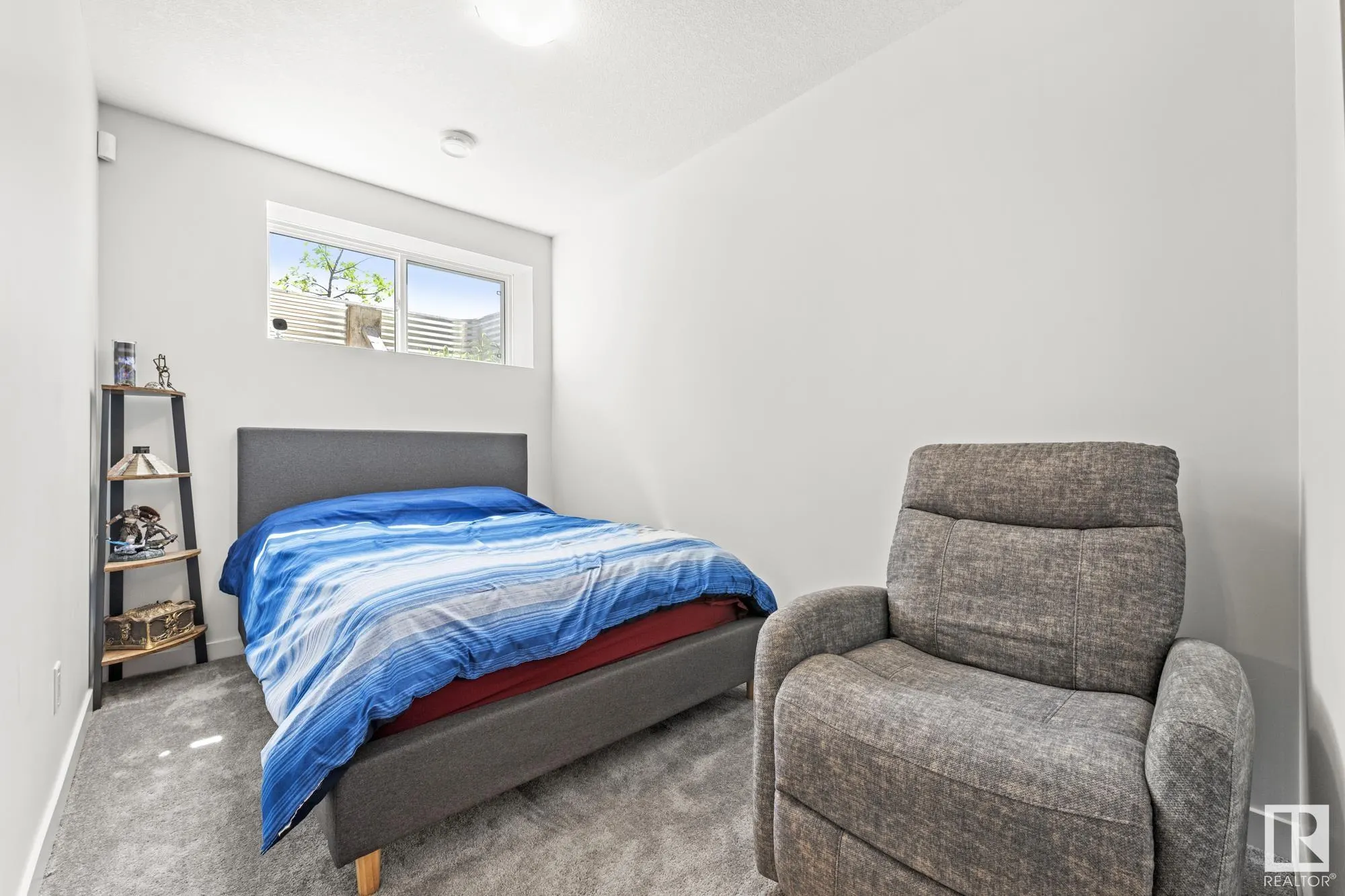 50 EDINBURGH CRT