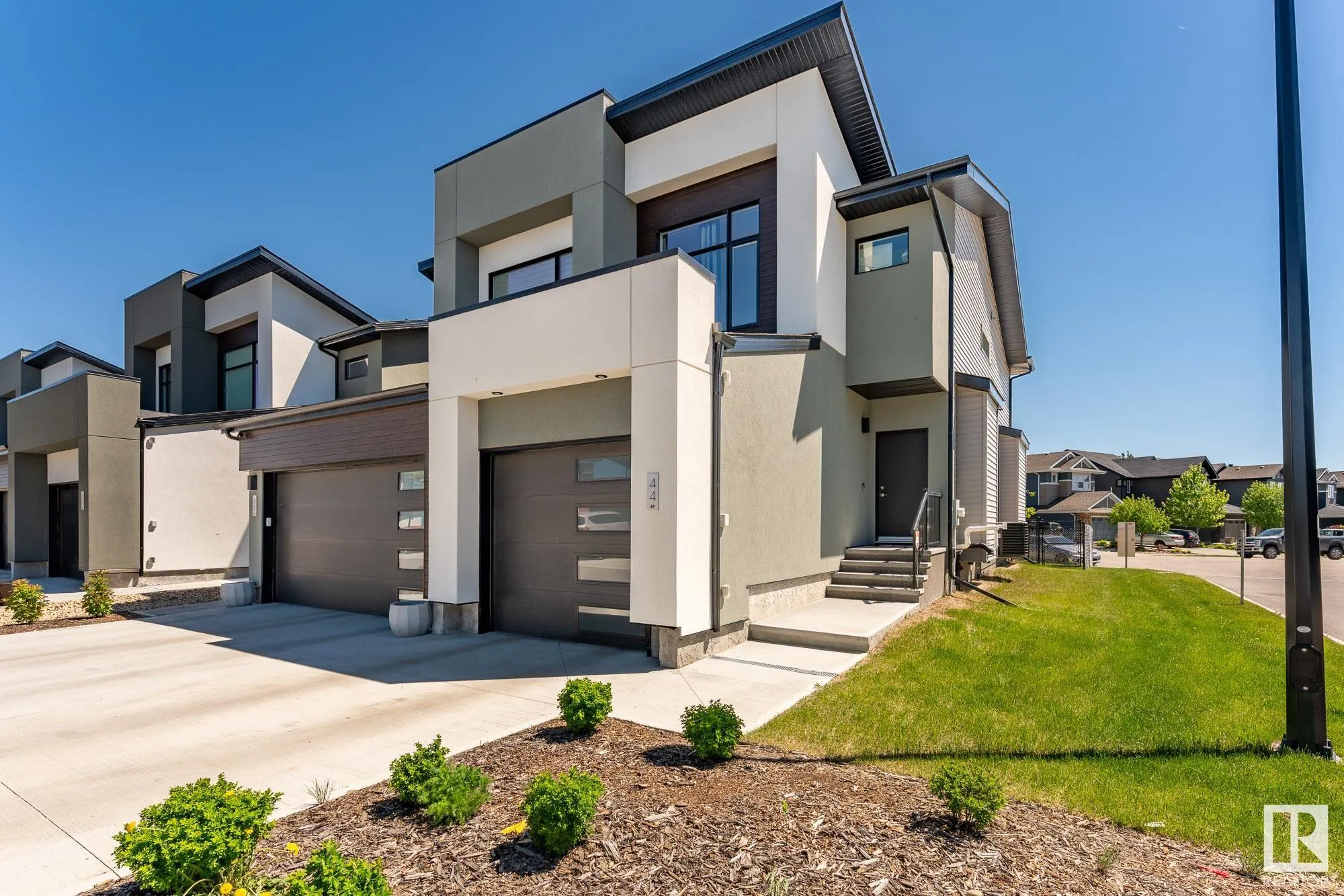 50 EDINBURGH CRT