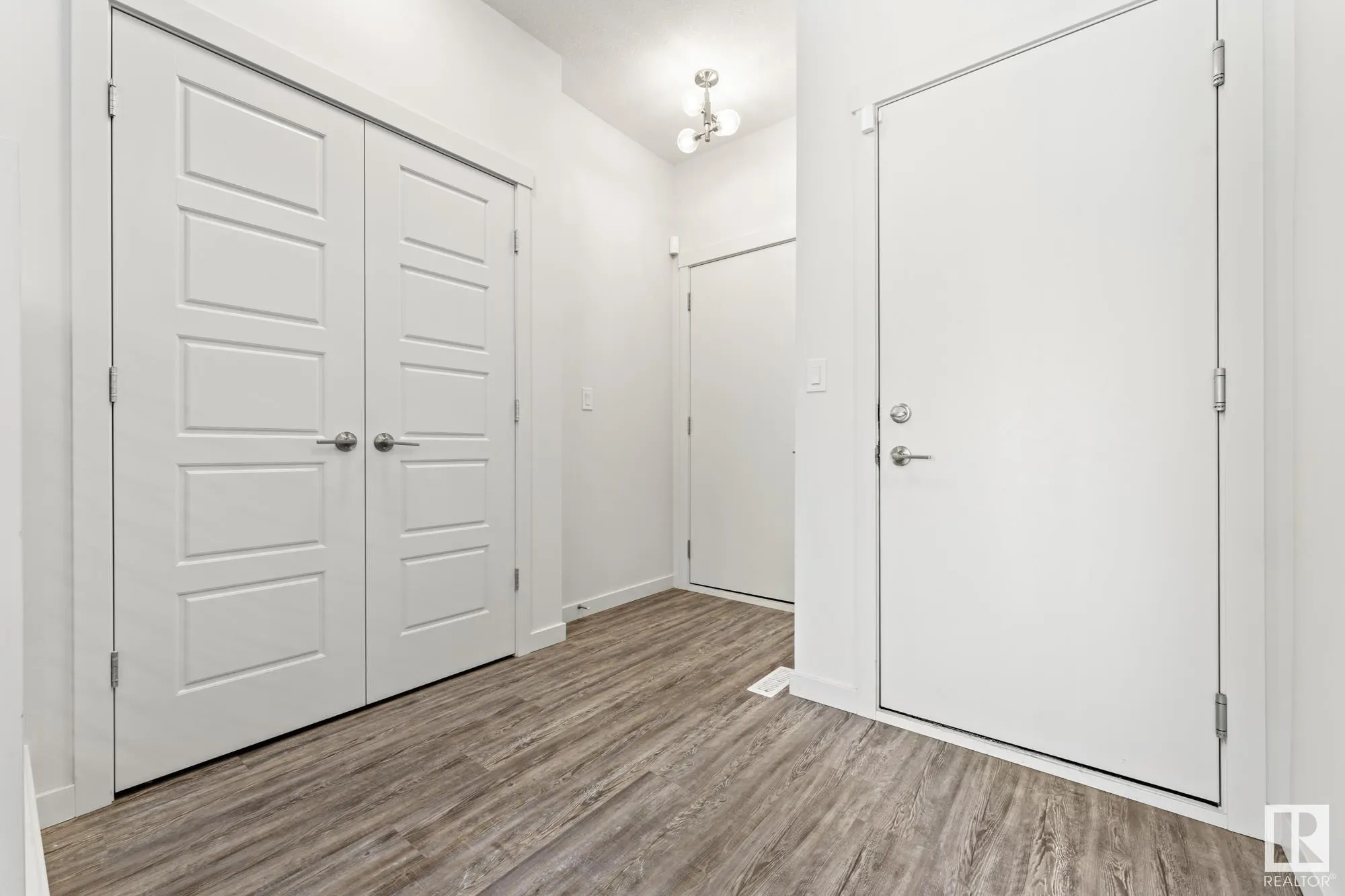 50 EDINBURGH CRT