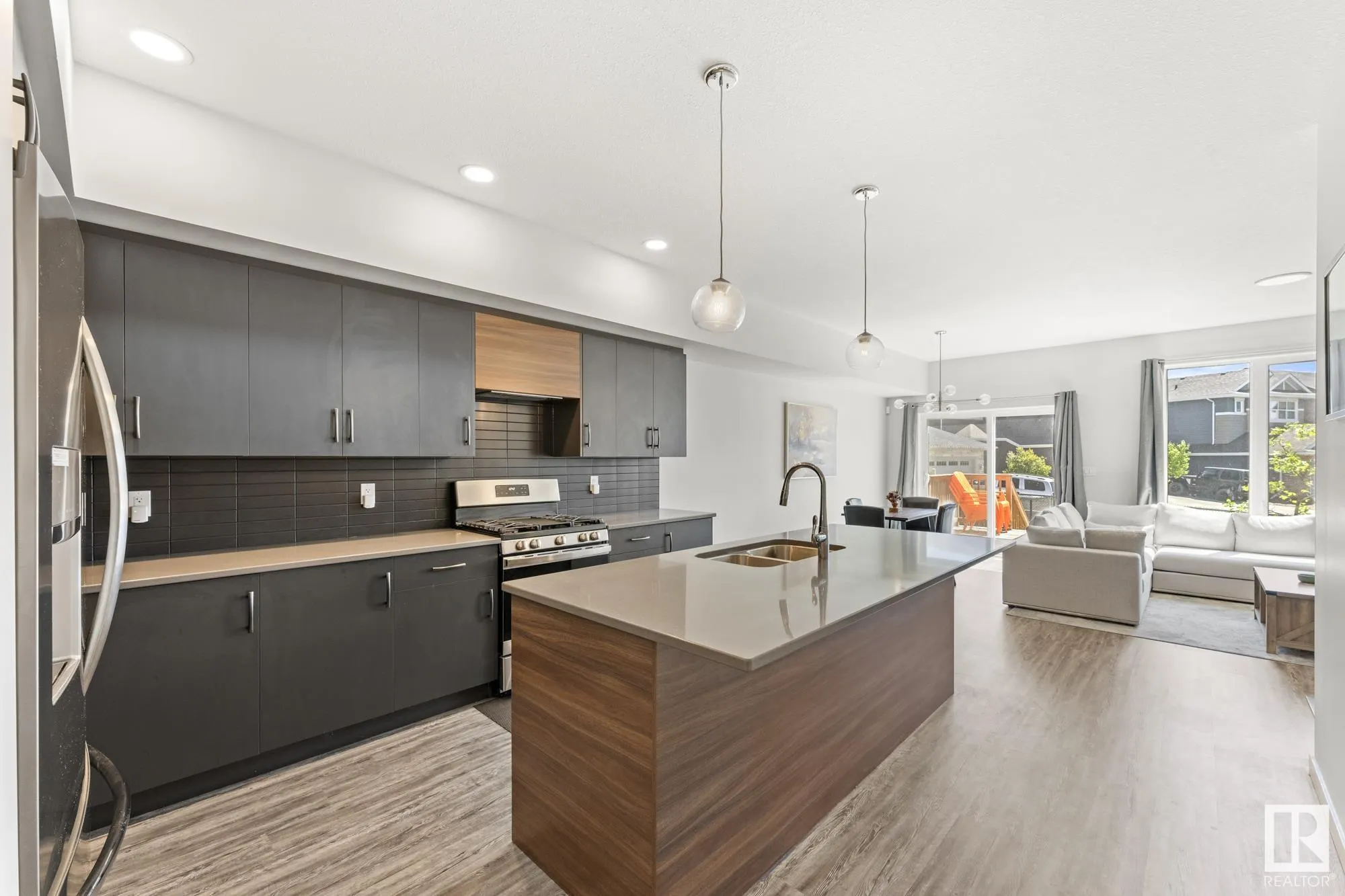 50 EDINBURGH CRT