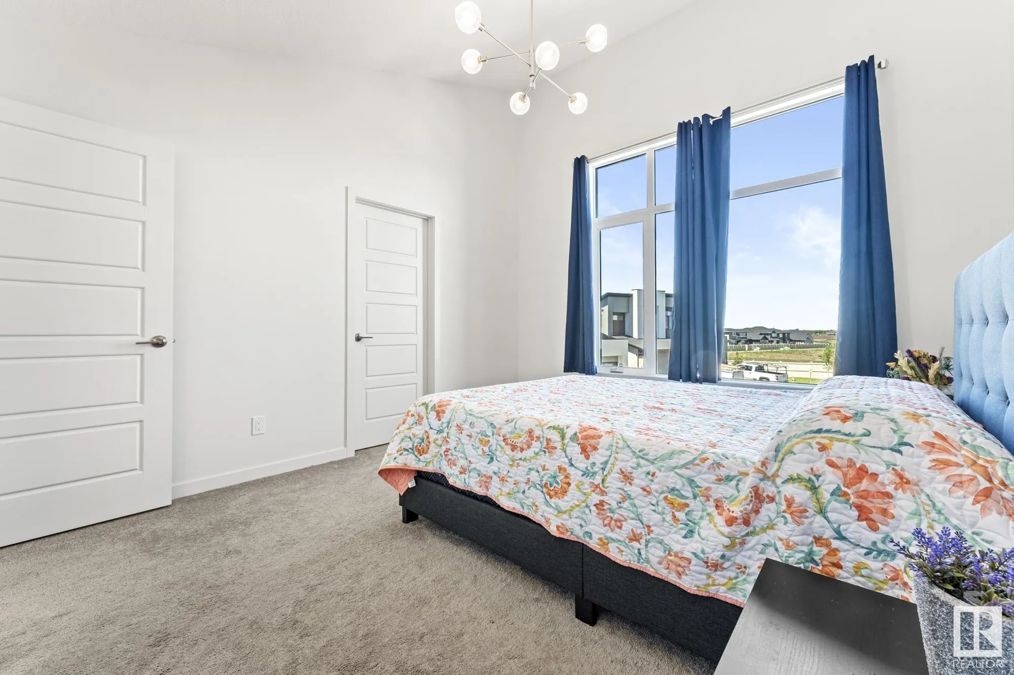 50 EDINBURGH CRT