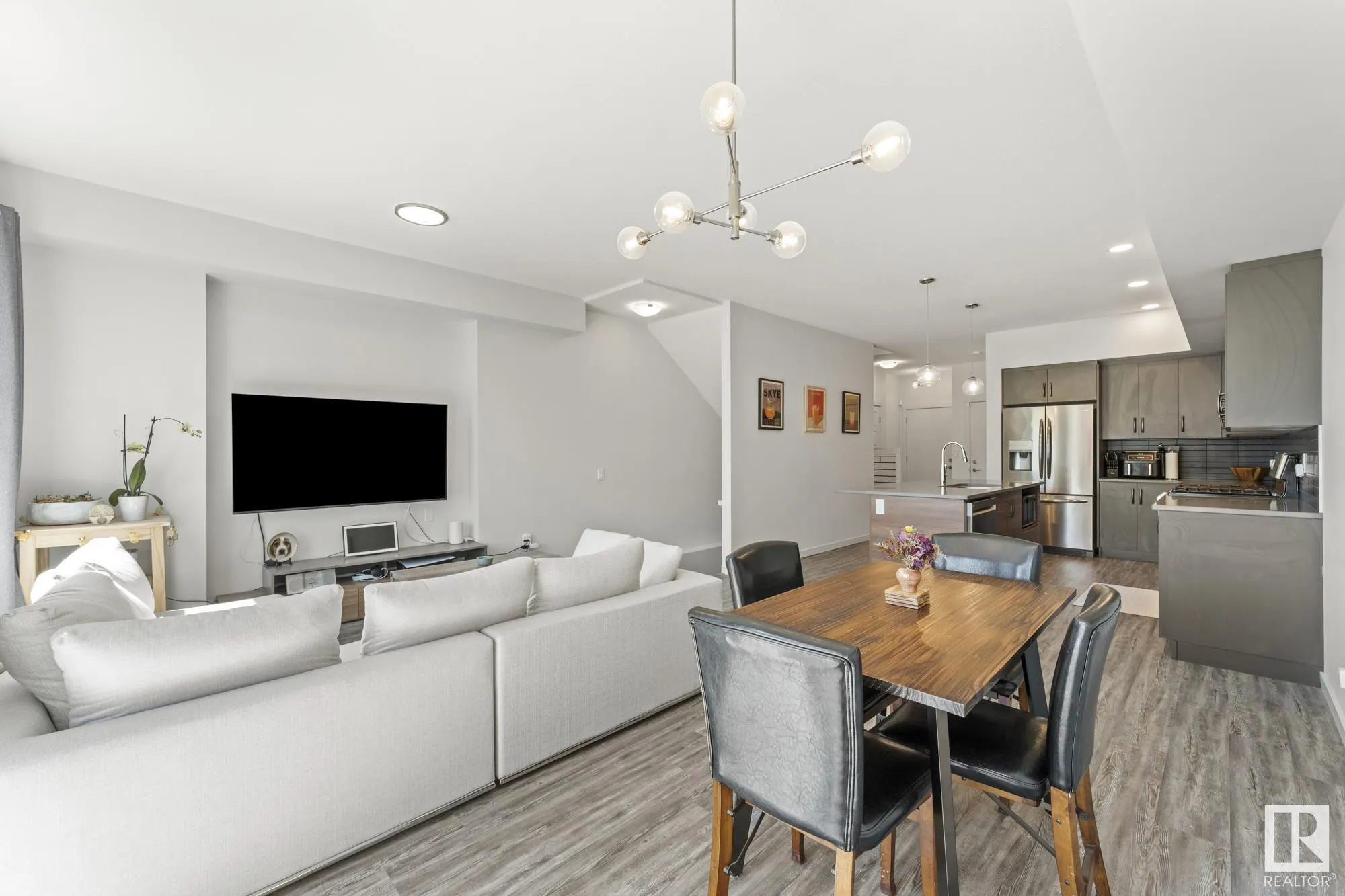 50 EDINBURGH CRT