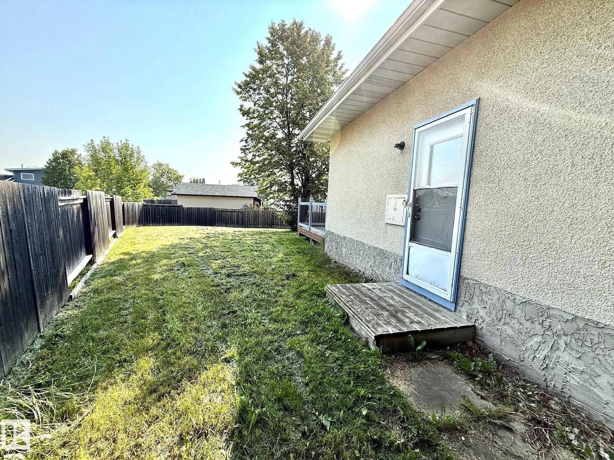 29 CAMELOT Crescent
