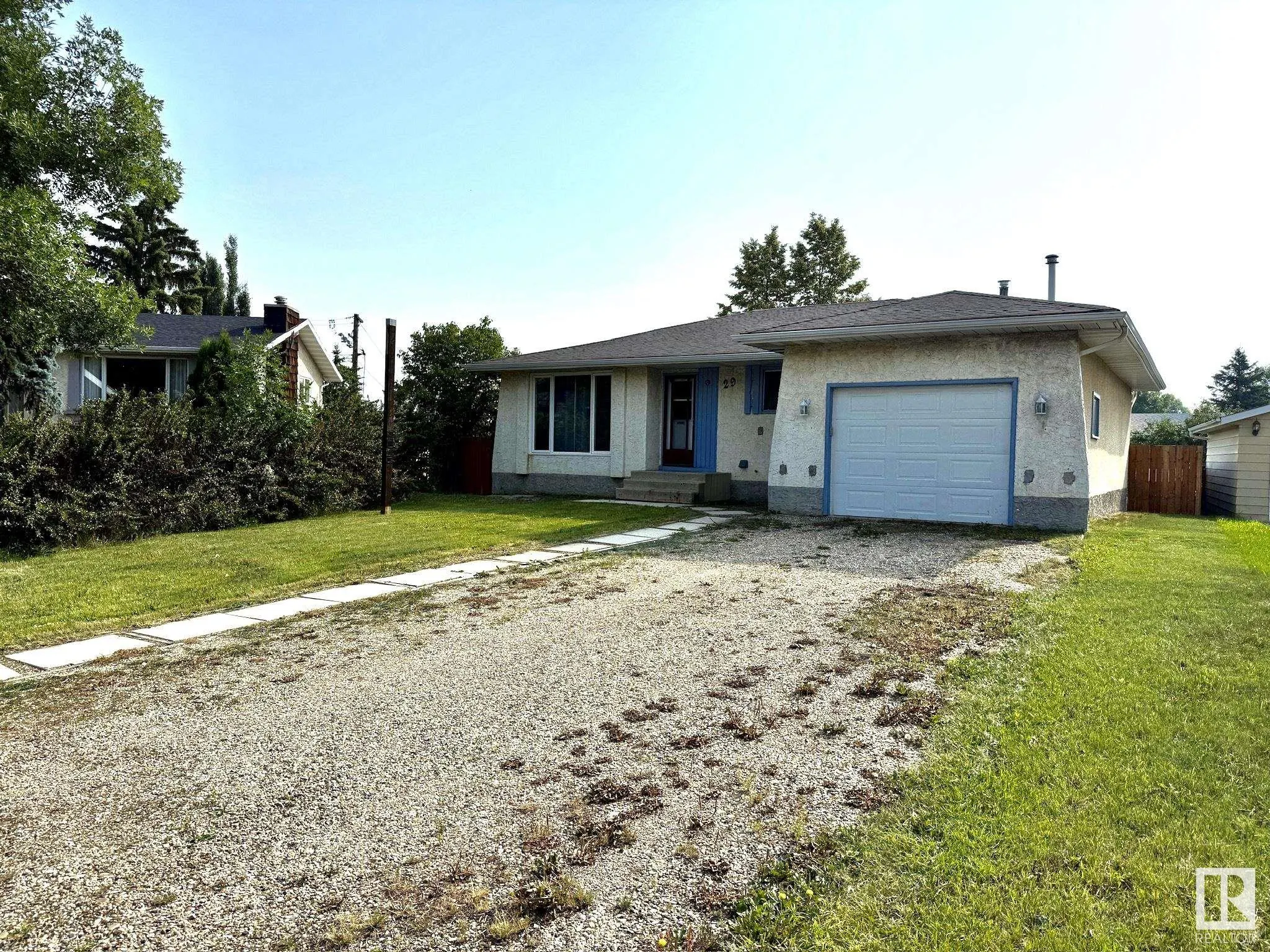 29 CAMELOT Crescent