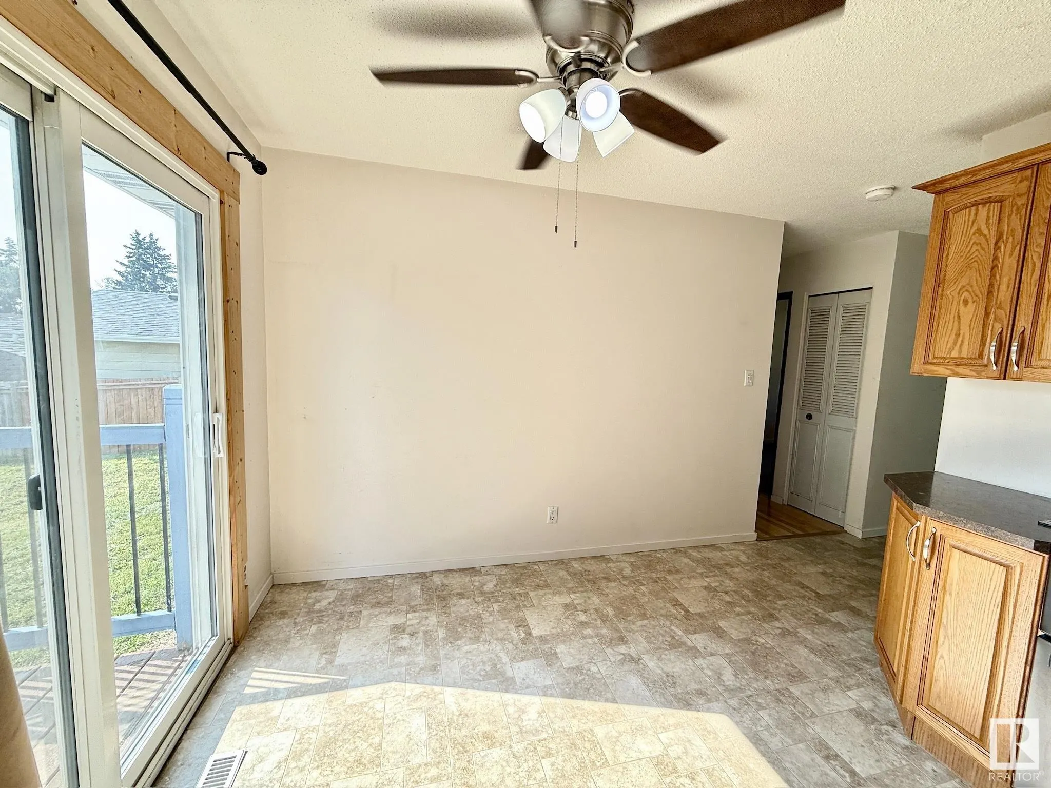 29 CAMELOT Crescent