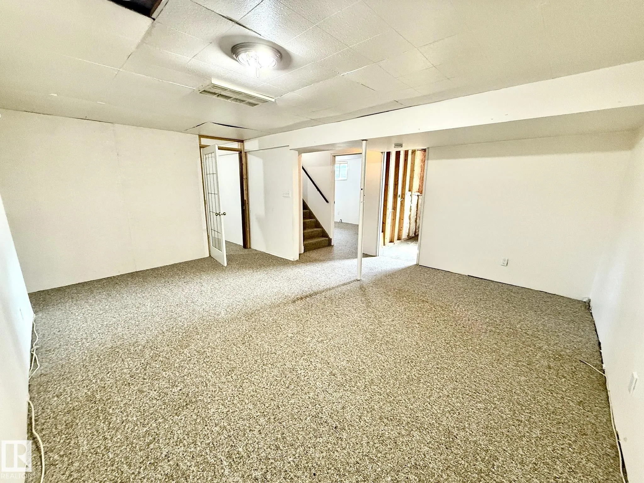 29 CAMELOT Crescent