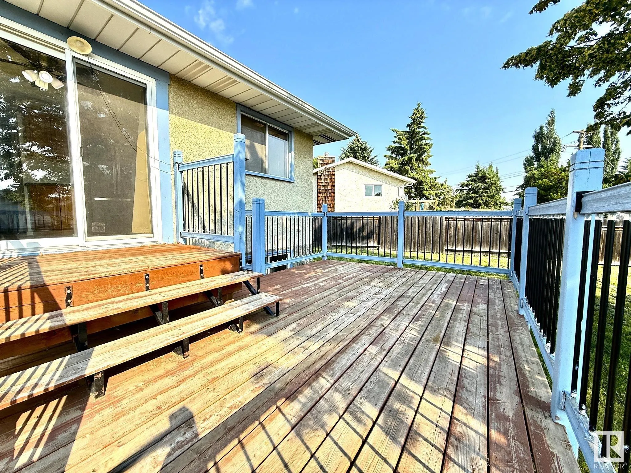 29 CAMELOT Crescent