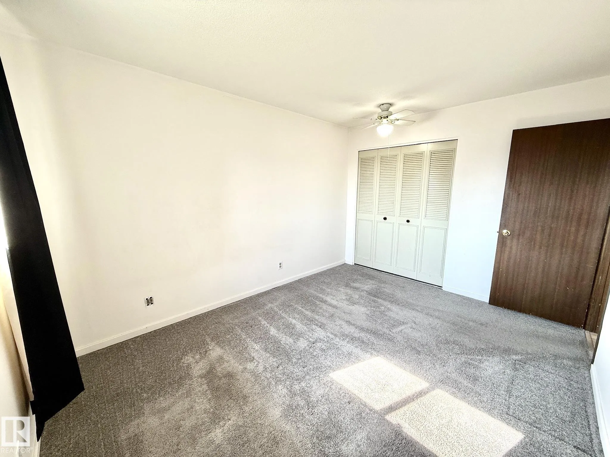 29 CAMELOT Crescent