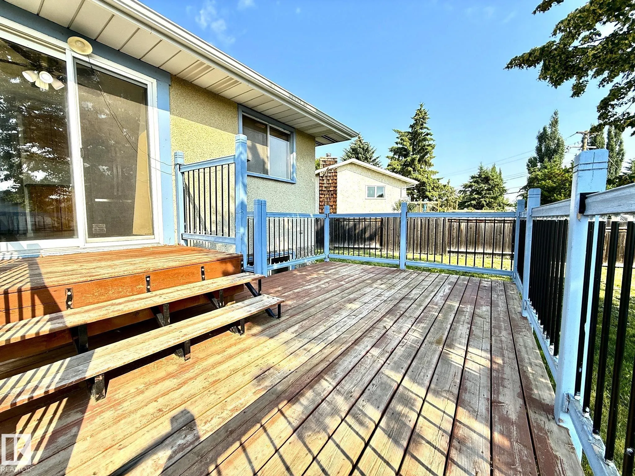 29 CAMELOT Crescent