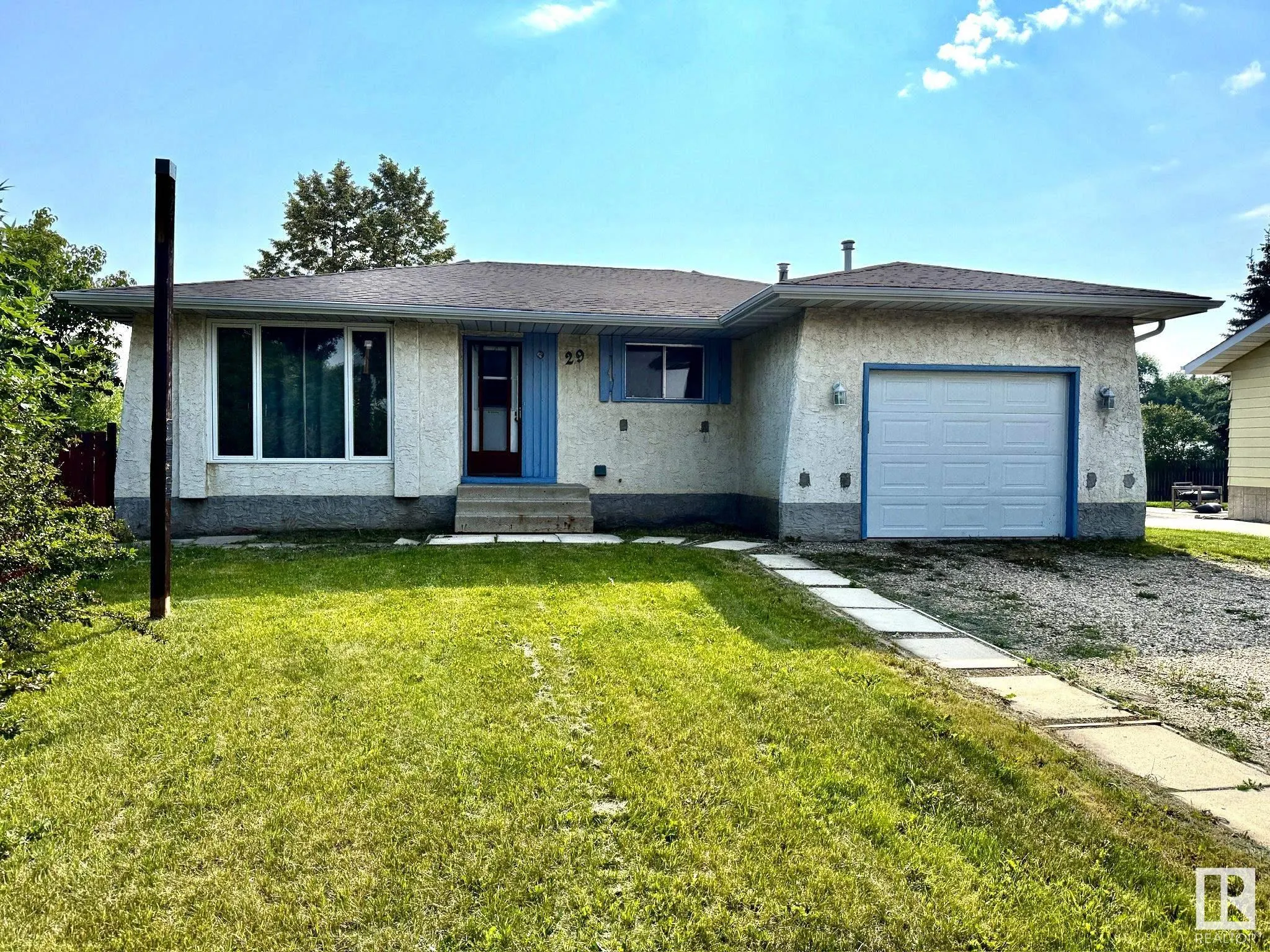 29 CAMELOT Crescent