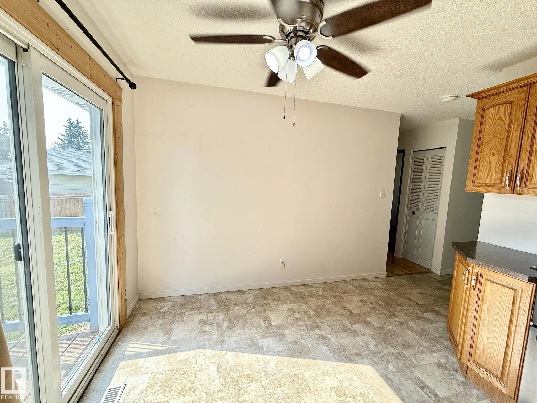 29 CAMELOT Crescent