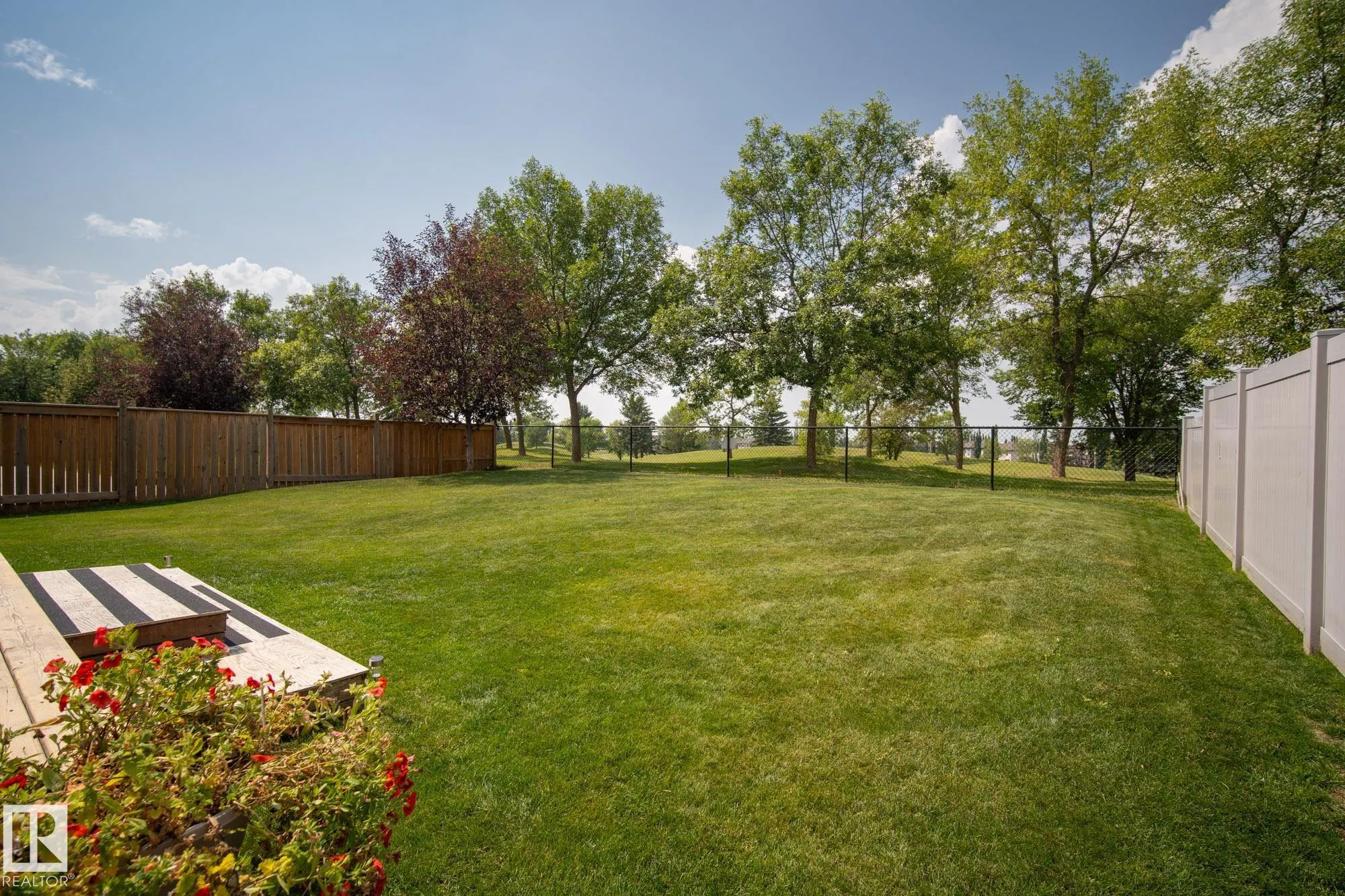 81 ROSEMOUNT Boulevard
