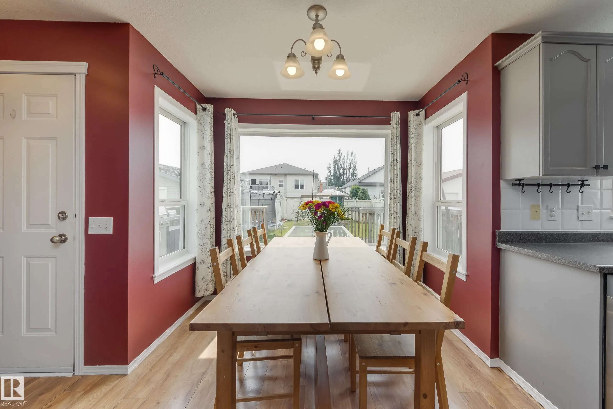 25 HIGHWOOD Boulevard