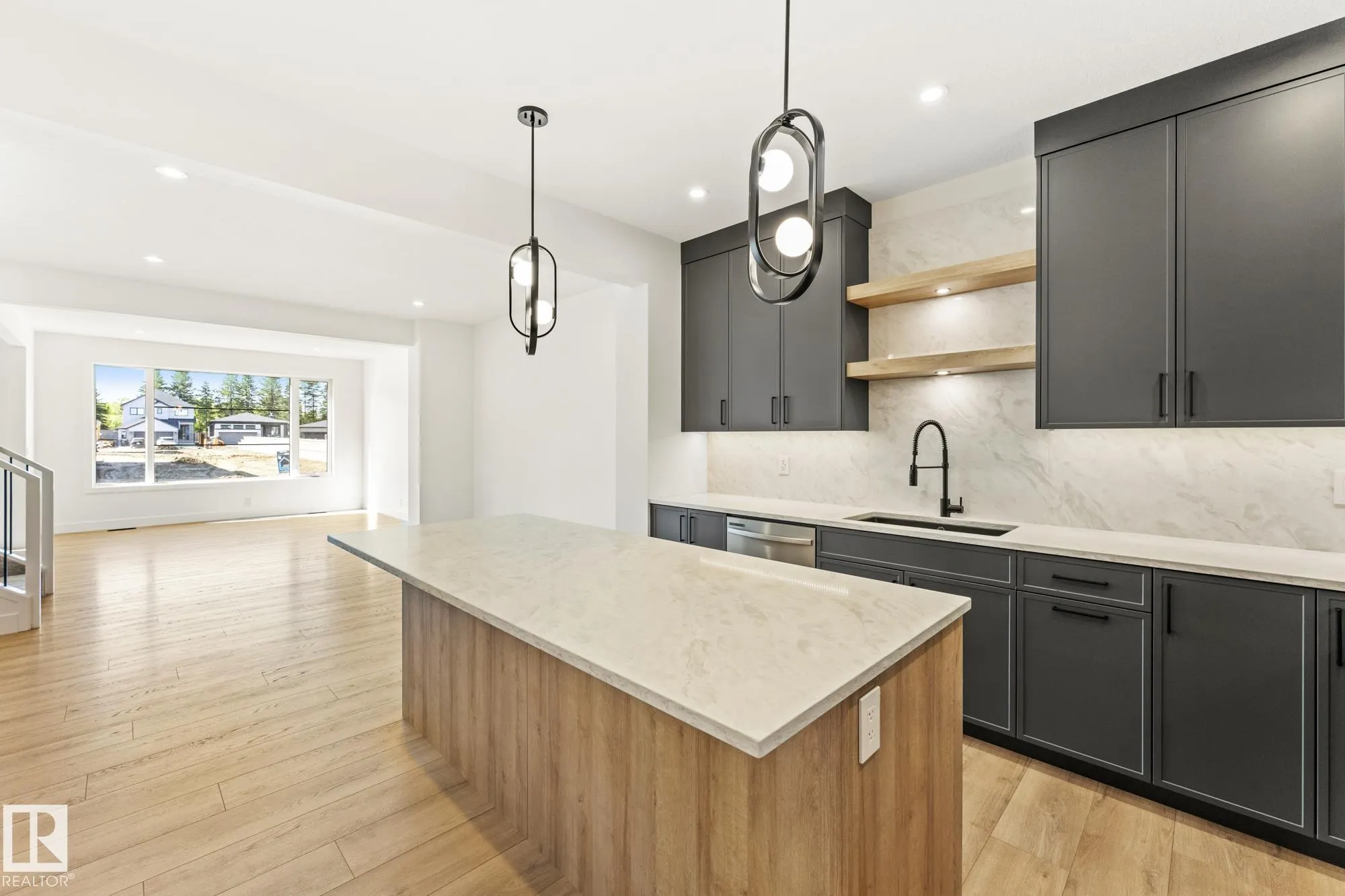 103 Newbury Ci