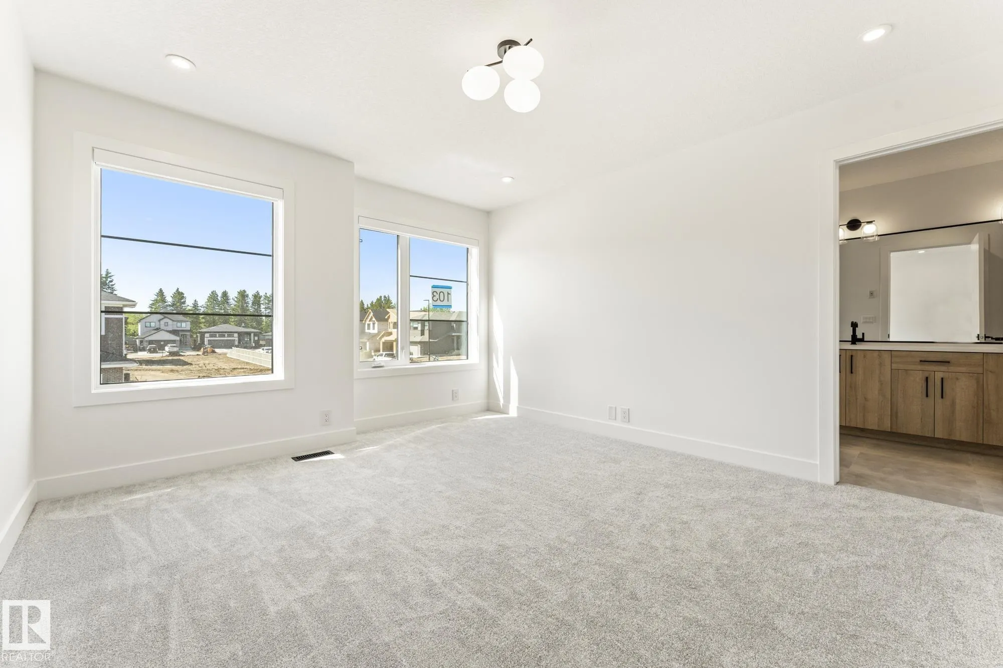 103 Newbury Ci
