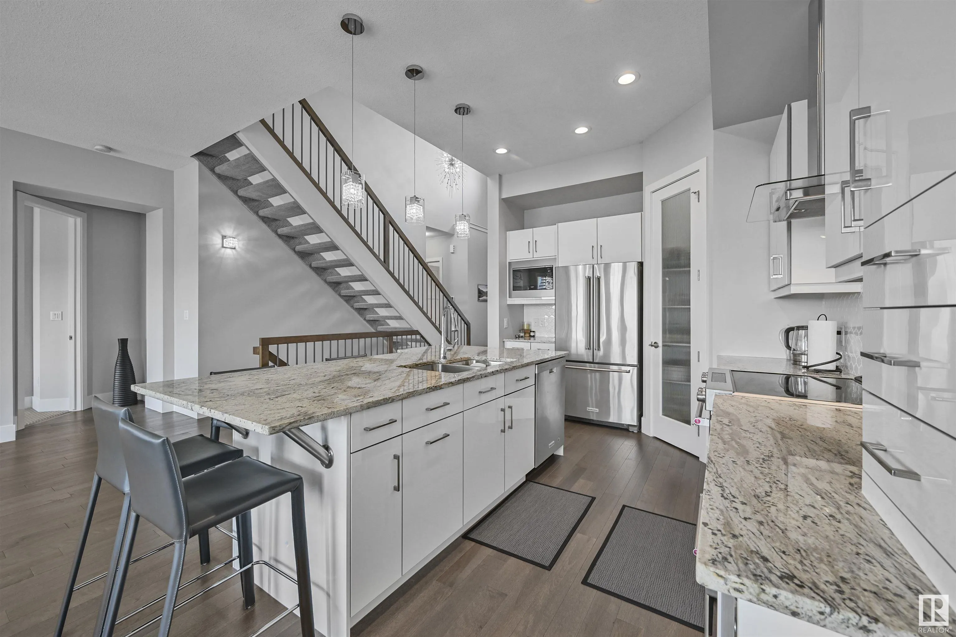 1025 HUCKELL Place