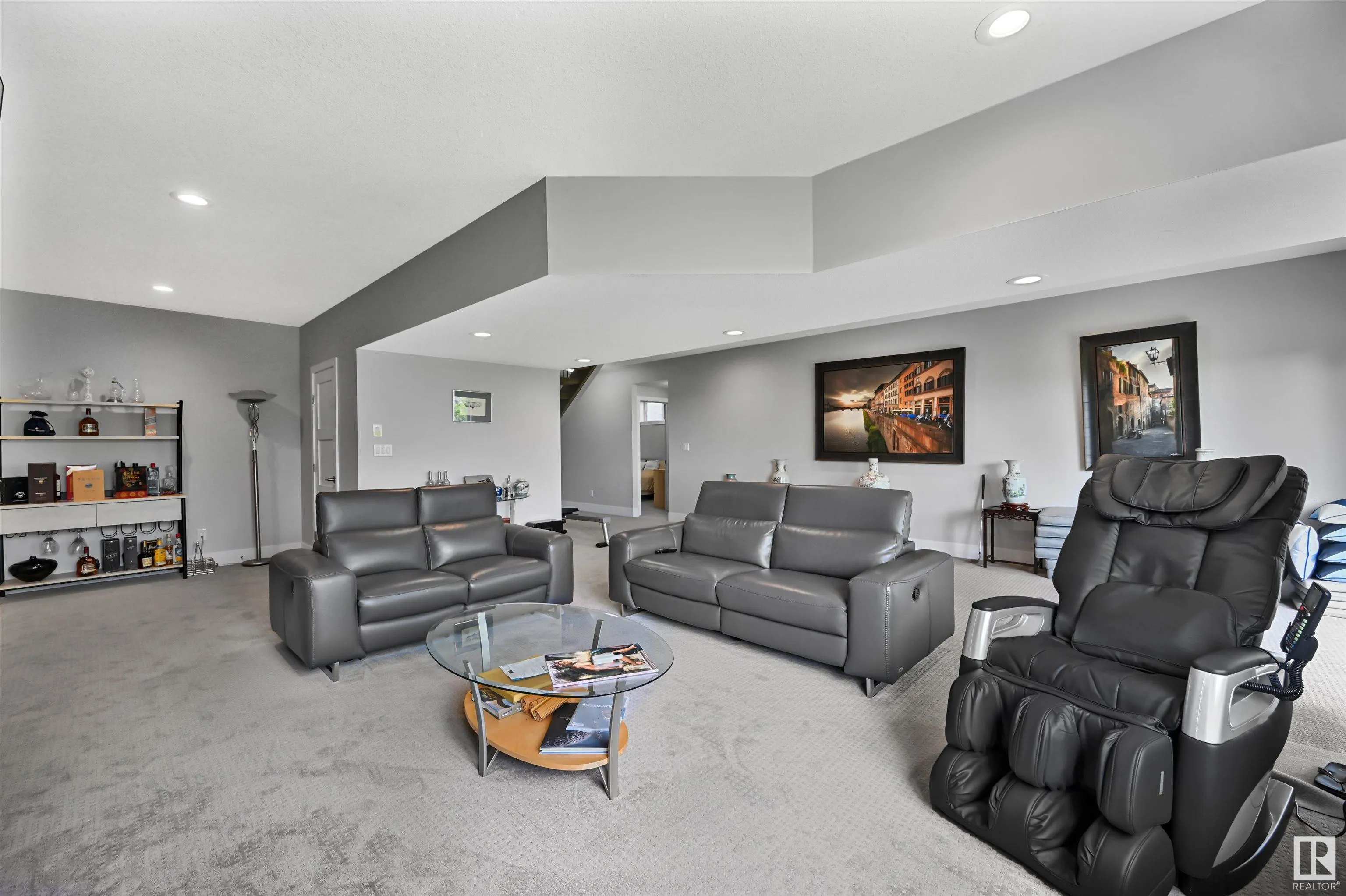 1025 HUCKELL Place