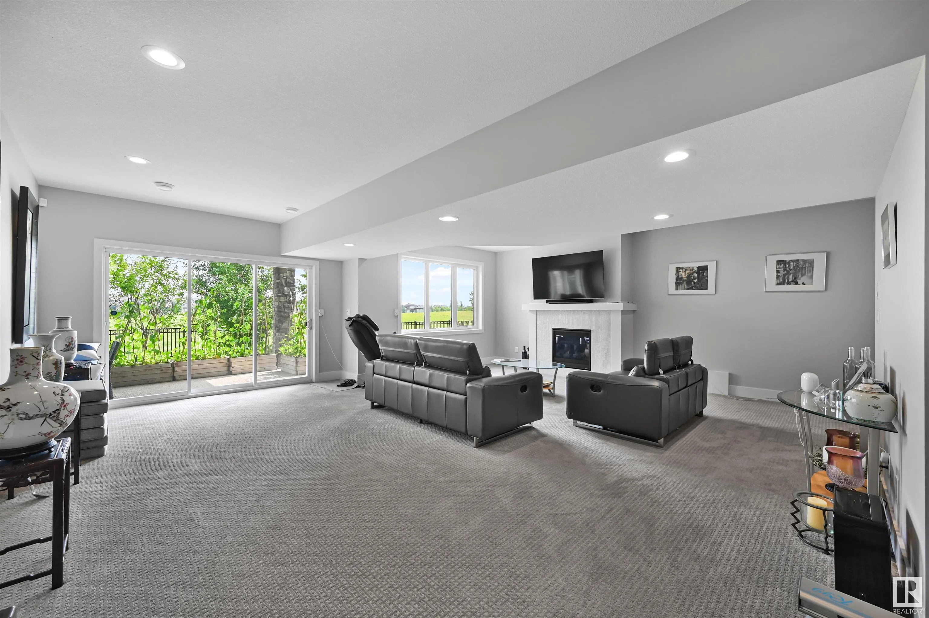 1025 HUCKELL Place