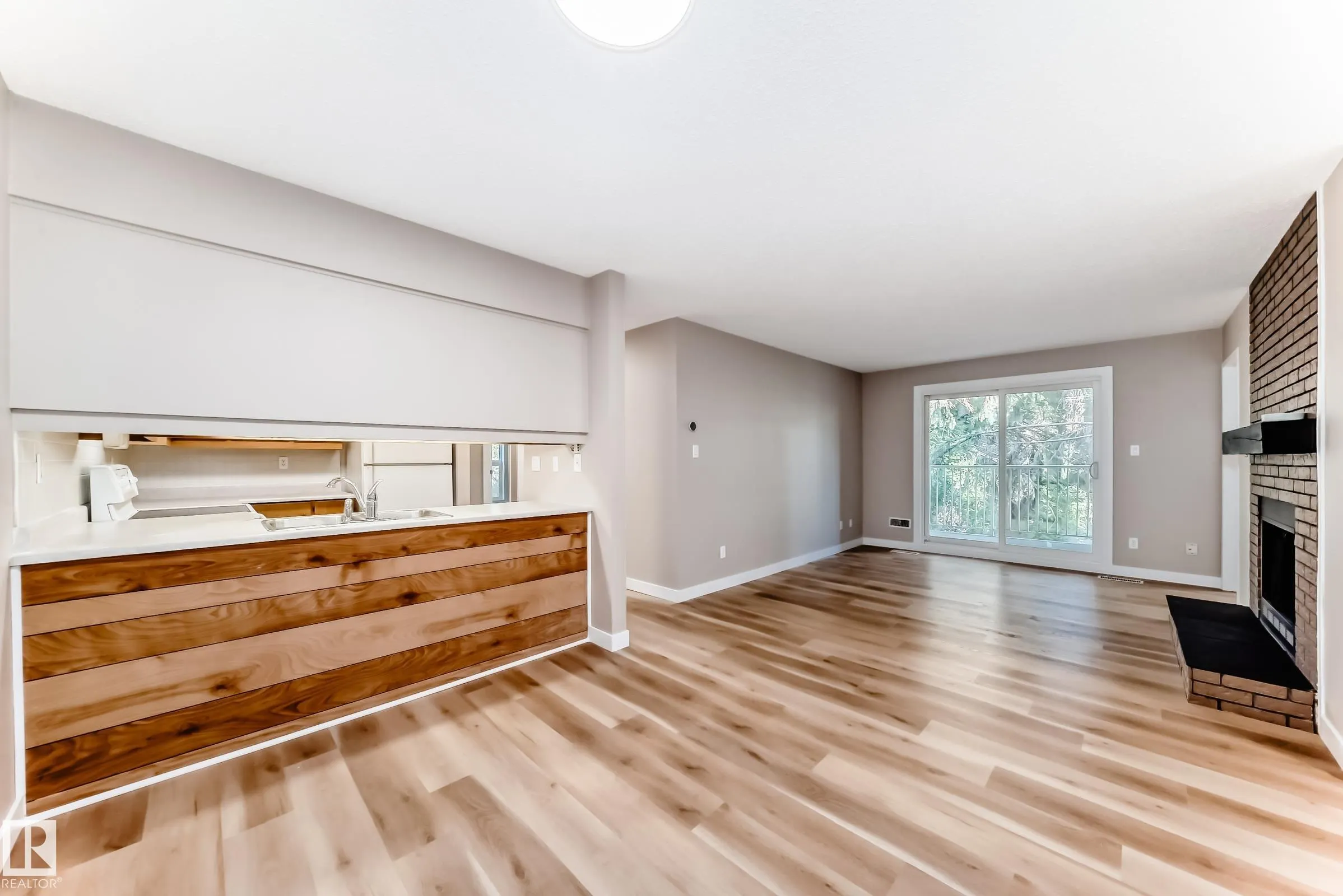 24 Alpine Place