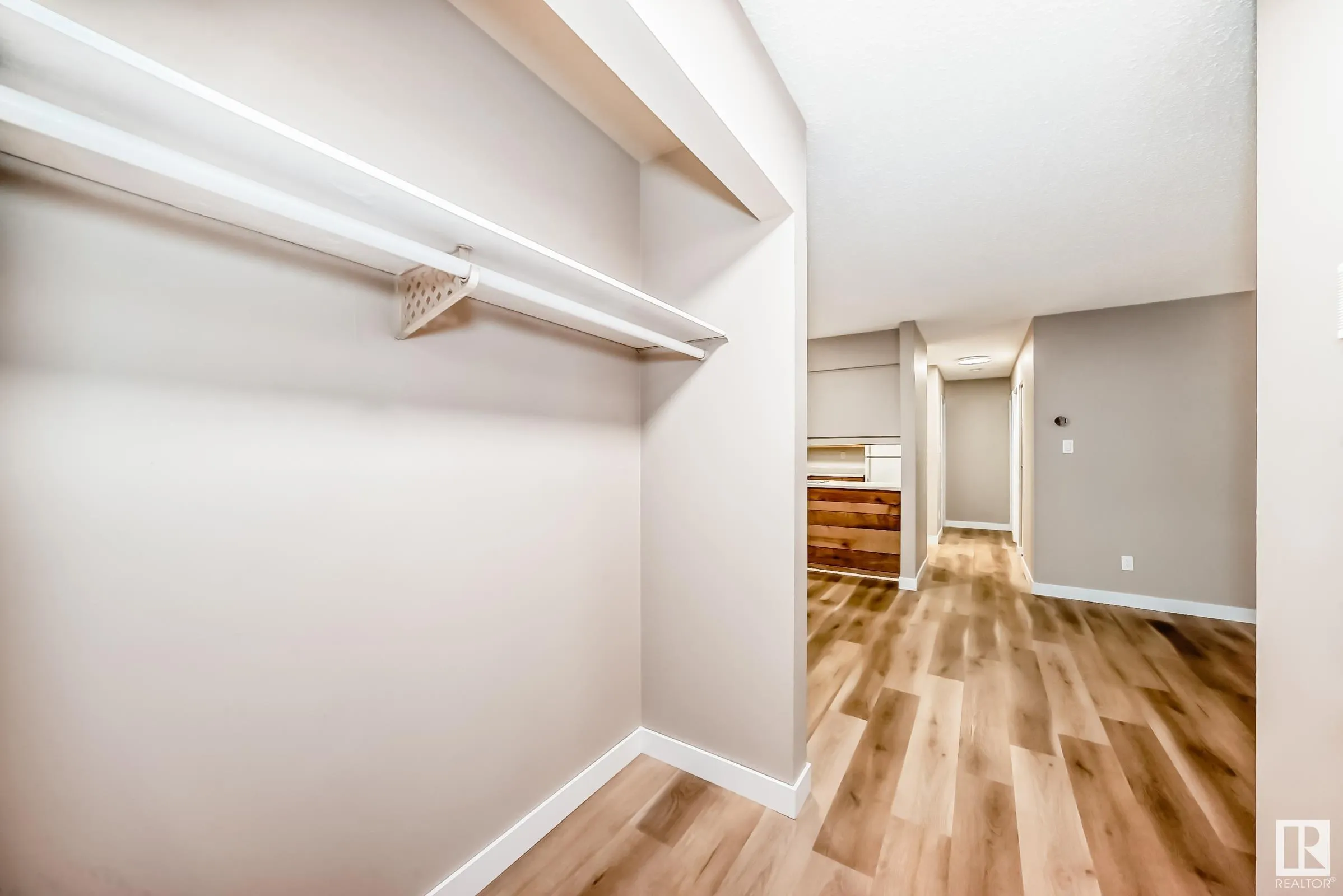 24 Alpine Place