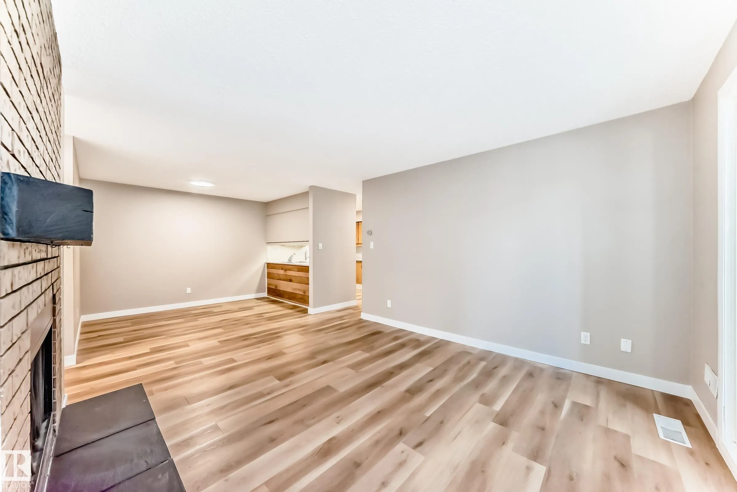 24 Alpine Place