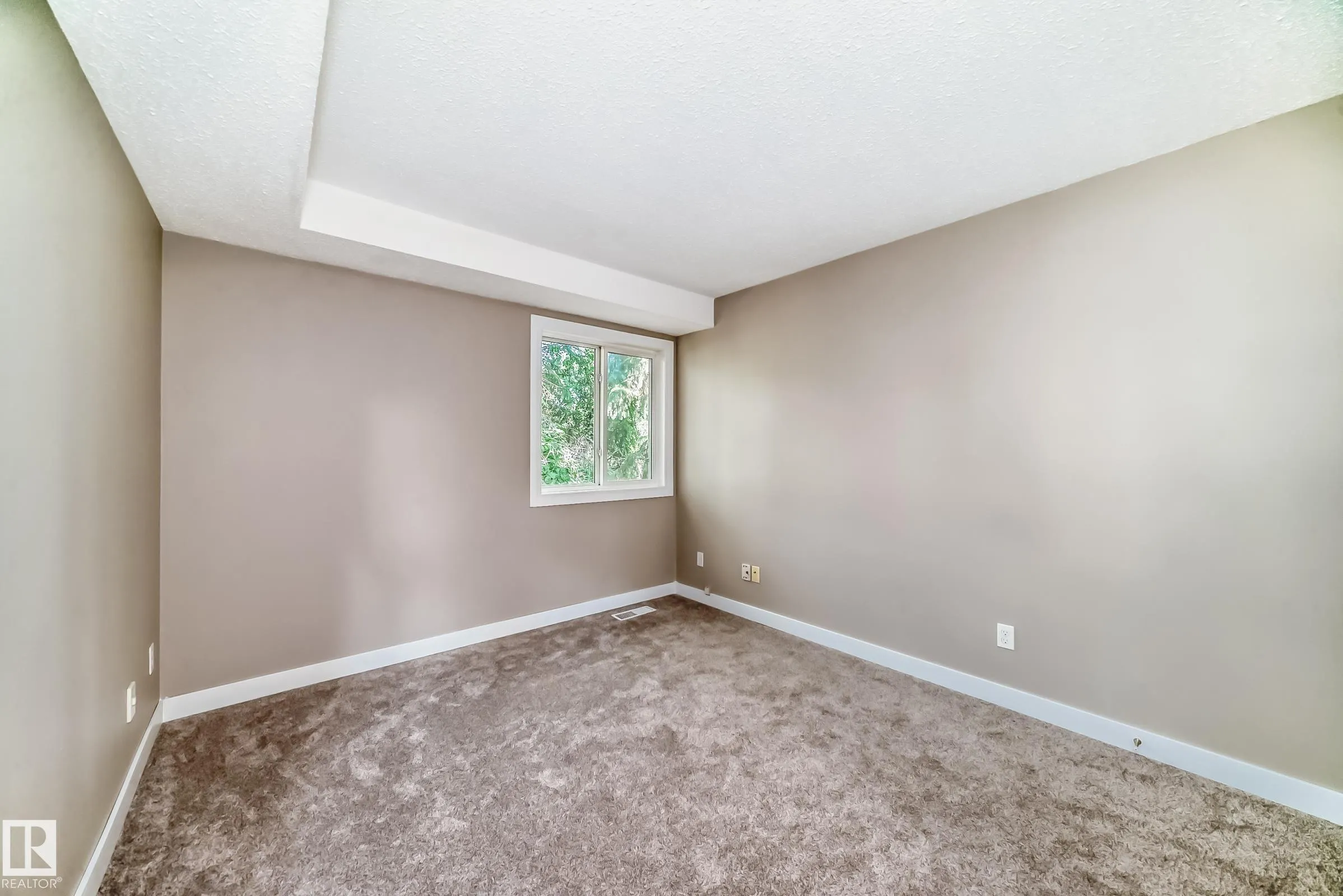 24 Alpine Place
