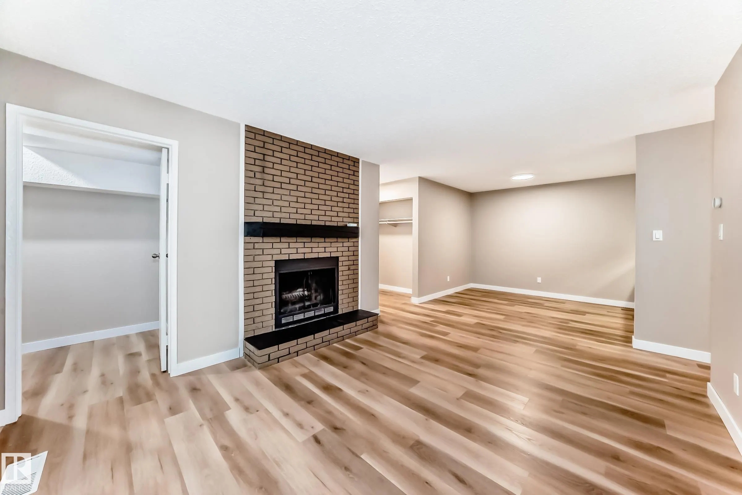 24 Alpine Place