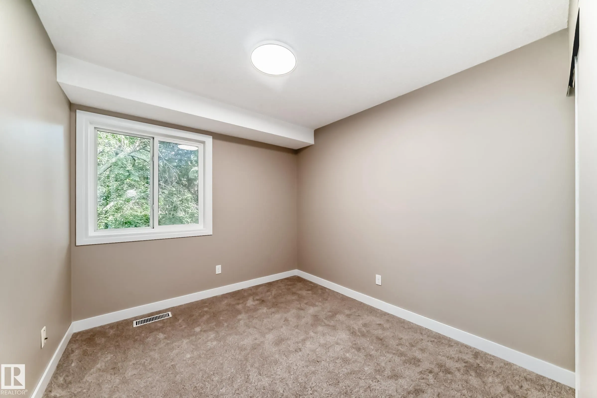 24 Alpine Place
