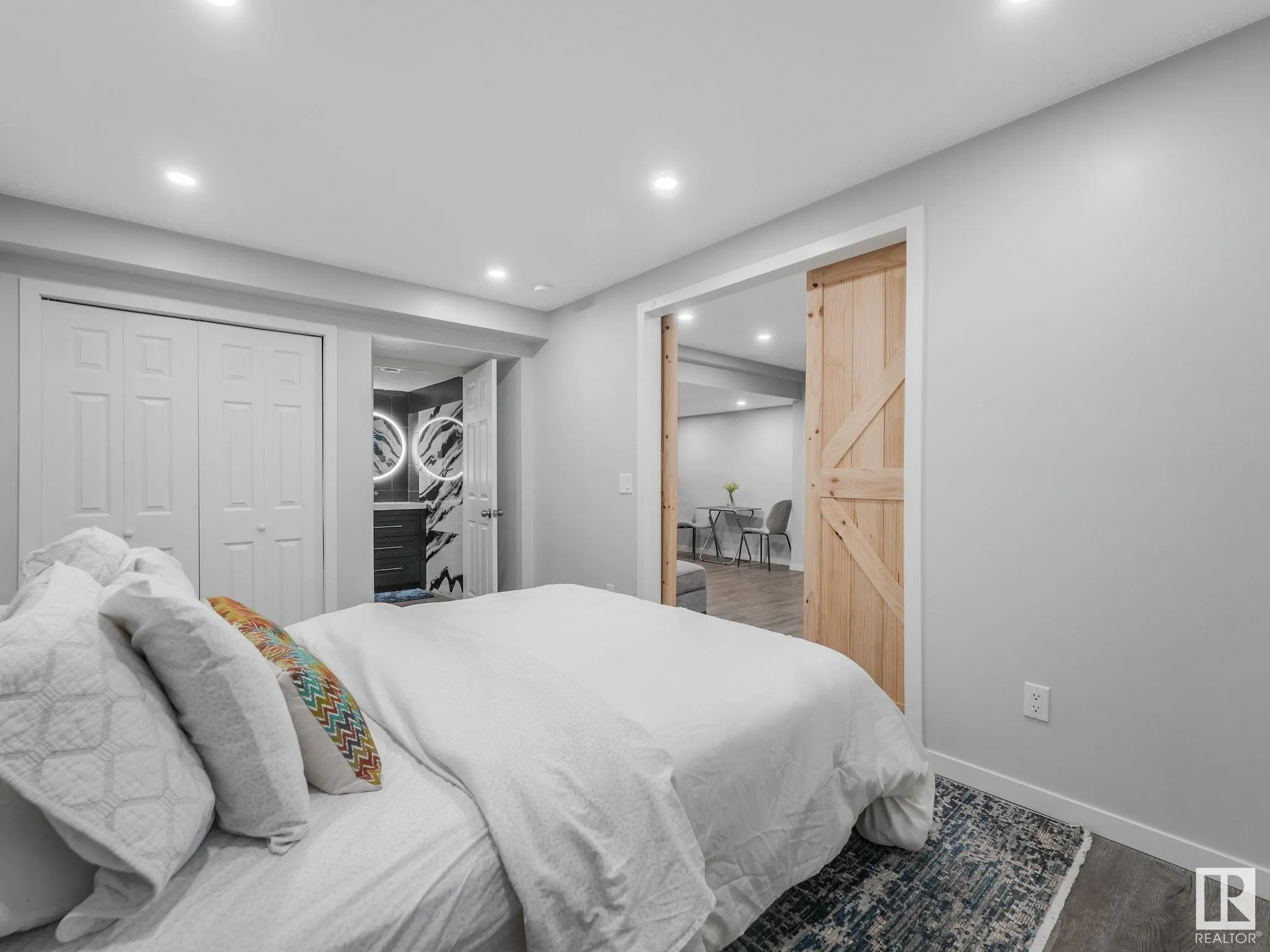 10 AUTUMNWOOD Crescent
