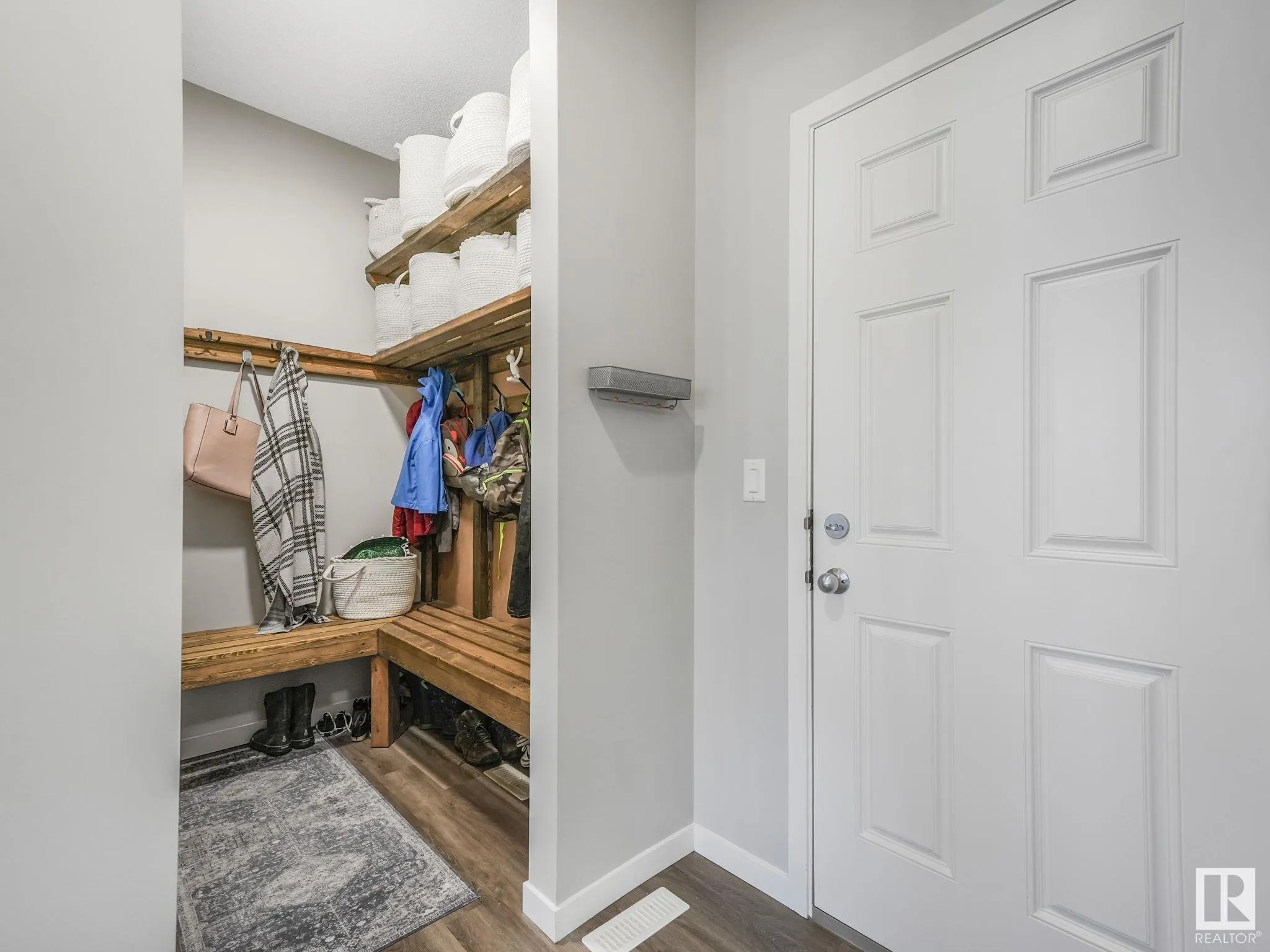 10 AUTUMNWOOD Crescent