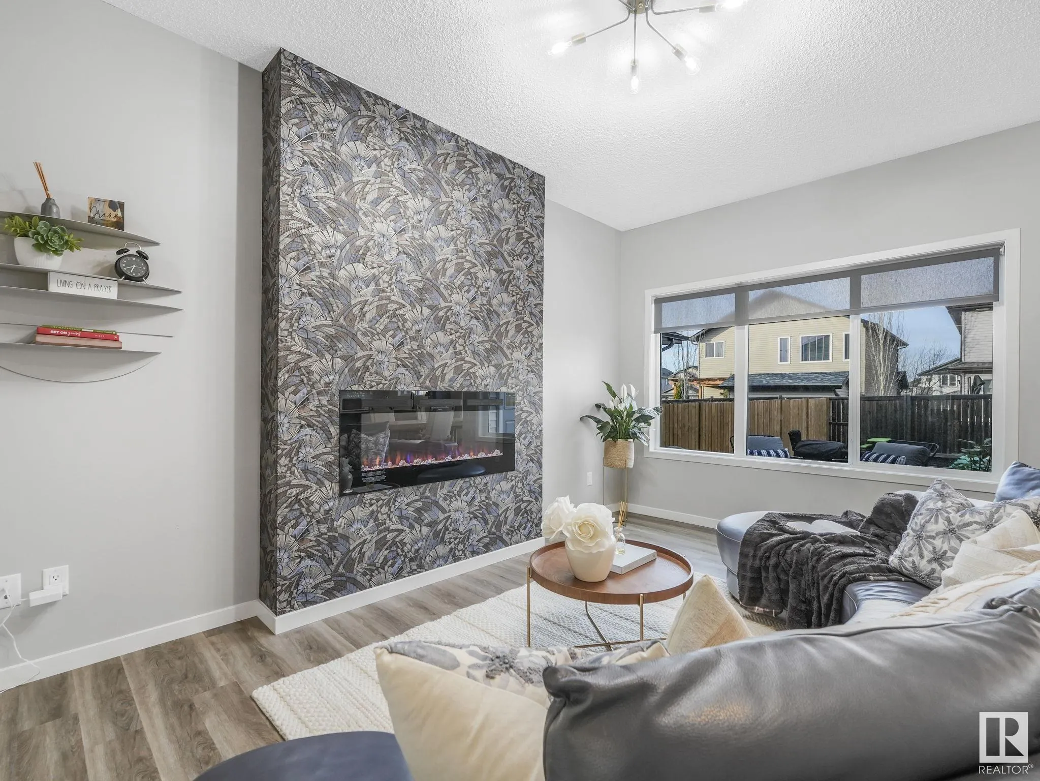 10 AUTUMNWOOD Crescent