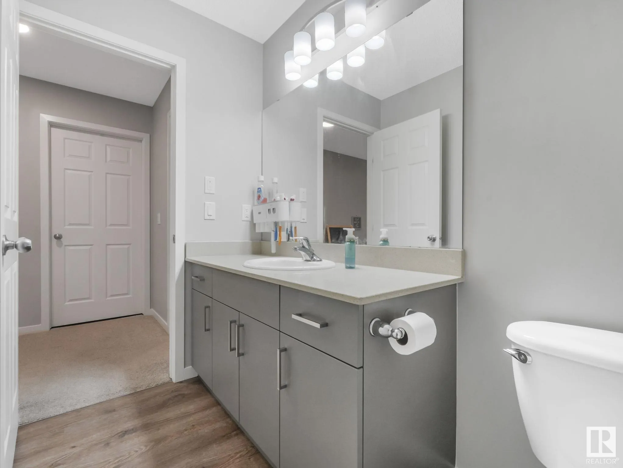 10 AUTUMNWOOD Crescent