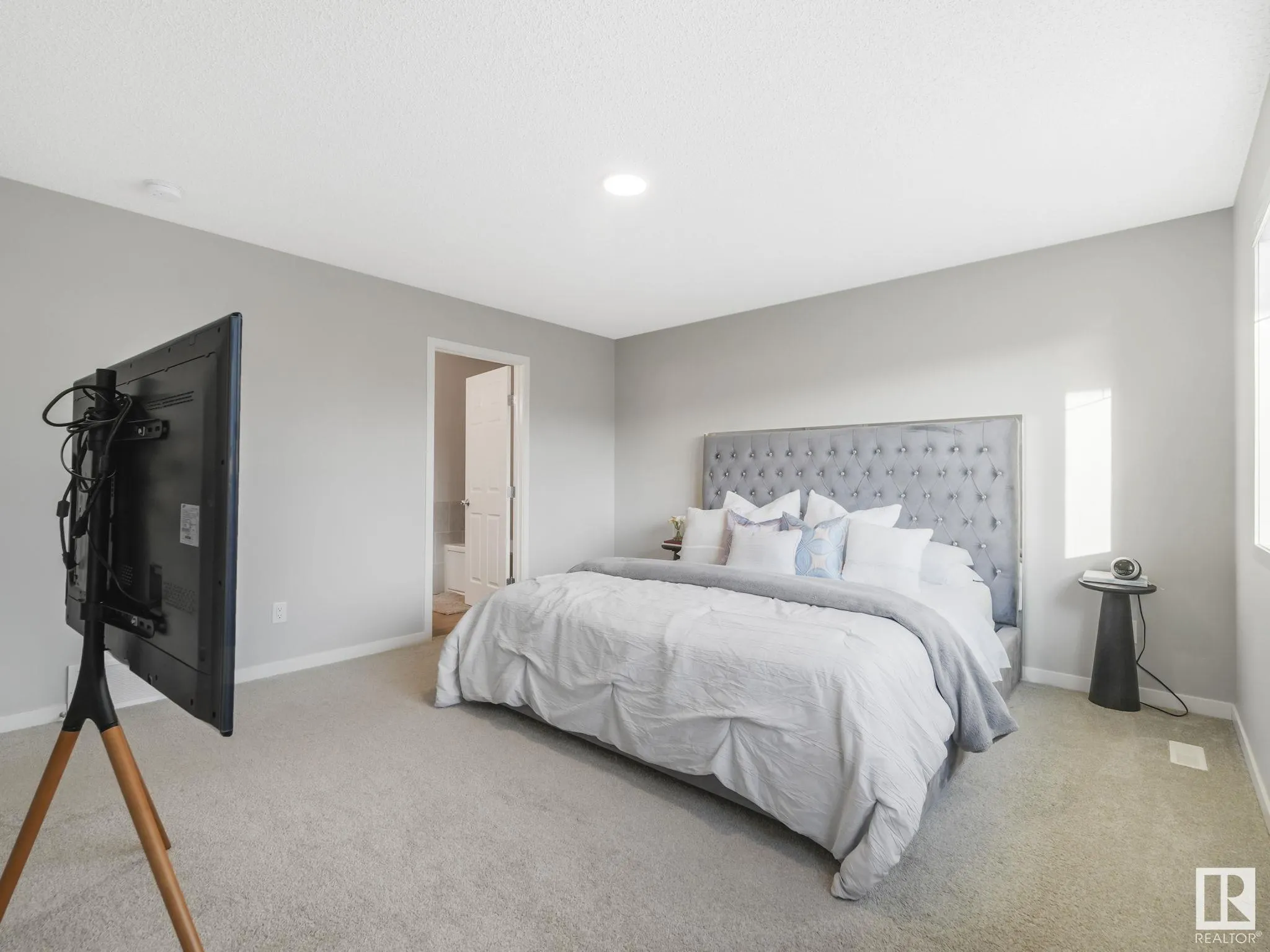 10 AUTUMNWOOD Crescent