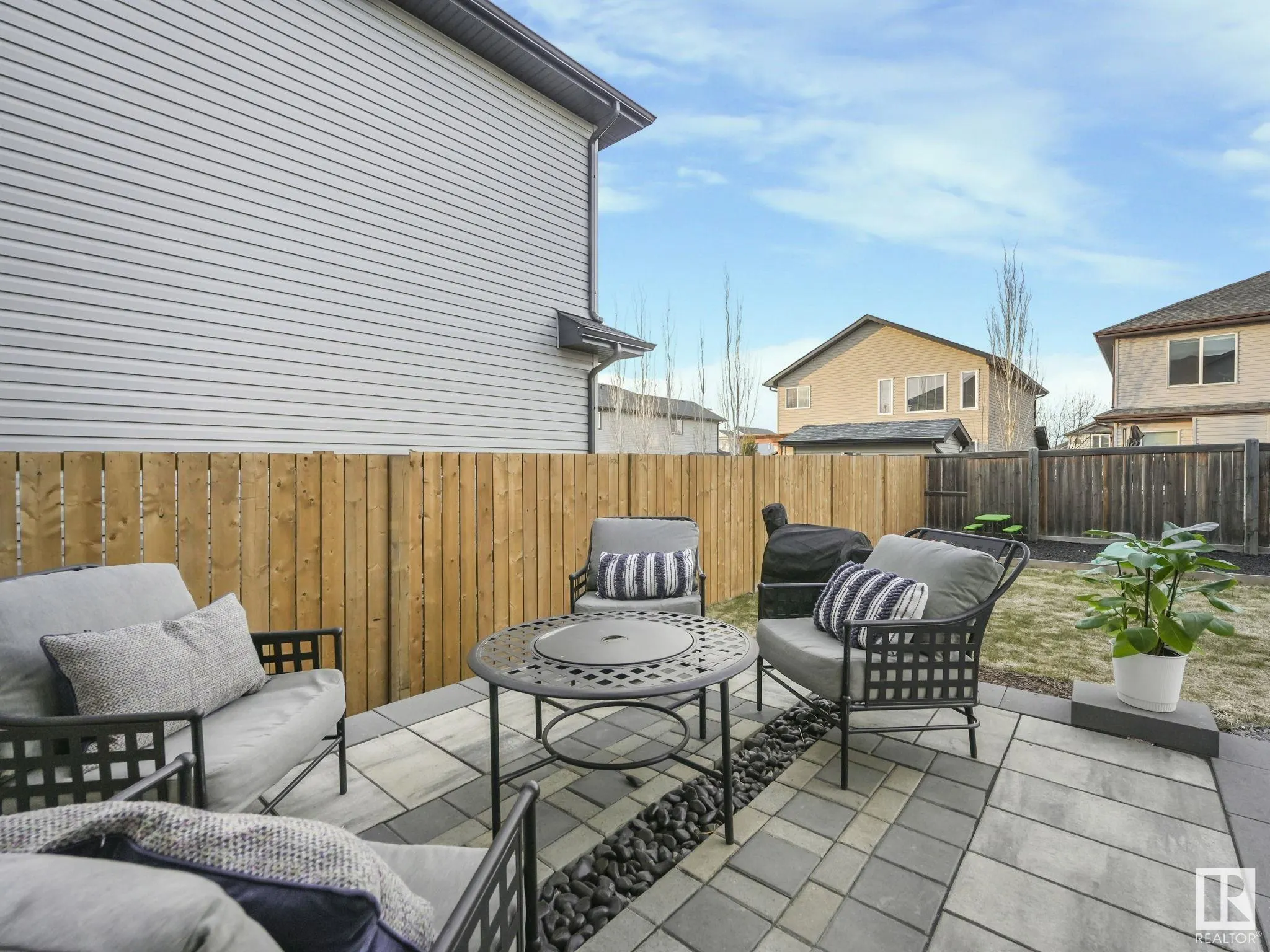 10 AUTUMNWOOD Crescent